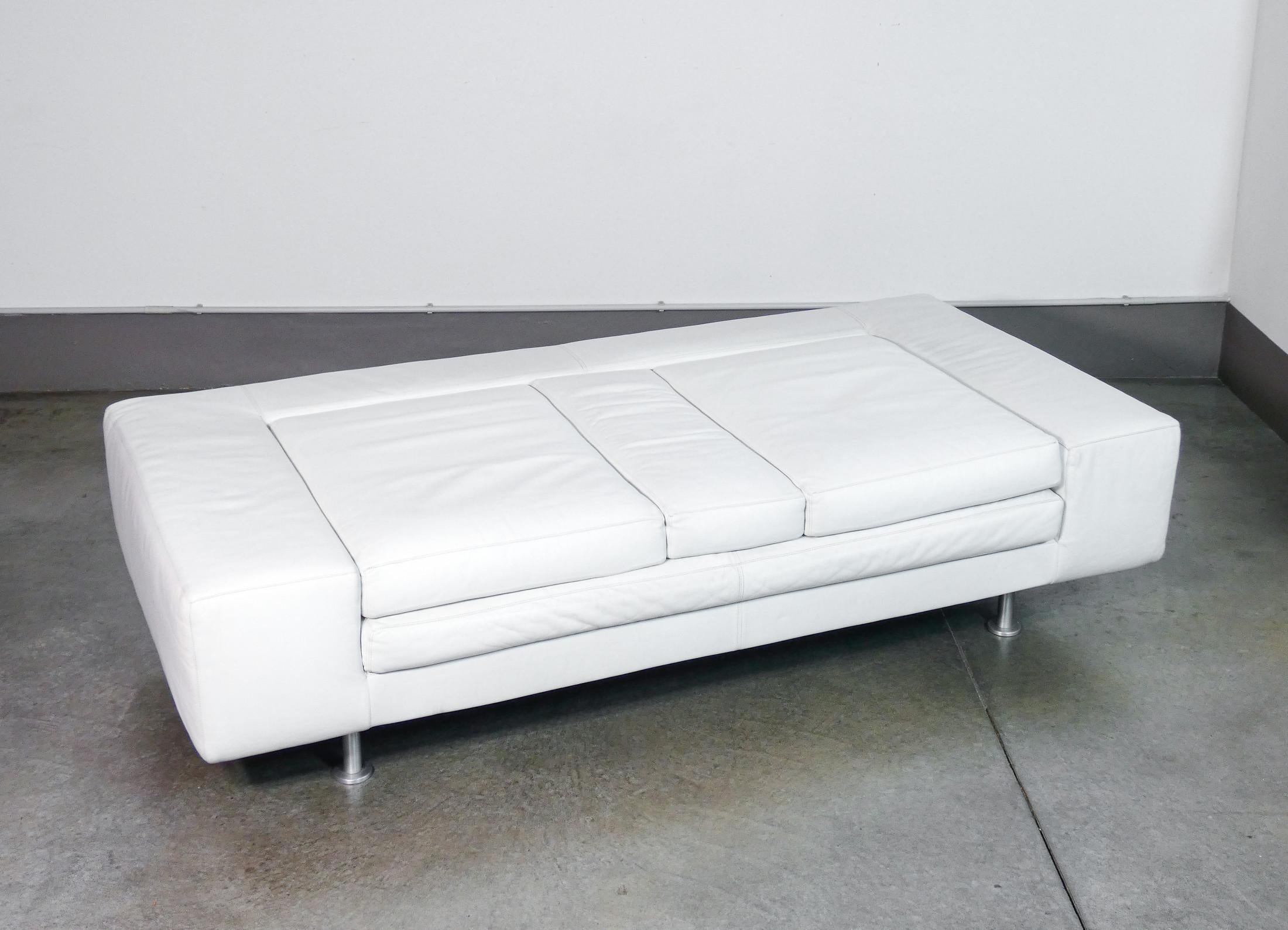 Sofá de dos plazas Domino, diseño de Massimo MOROZZI para CASSINA, en cuero blanco Late 20th Century en venta