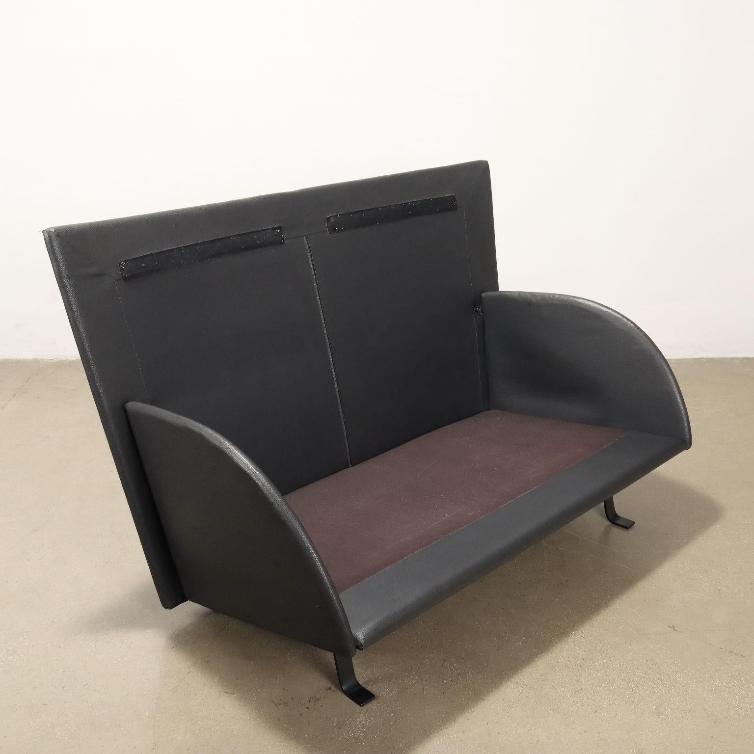 Zweisitziges Sofa aus Kunstleder und grauem Samt, 1980er Jahre im Angebot 4