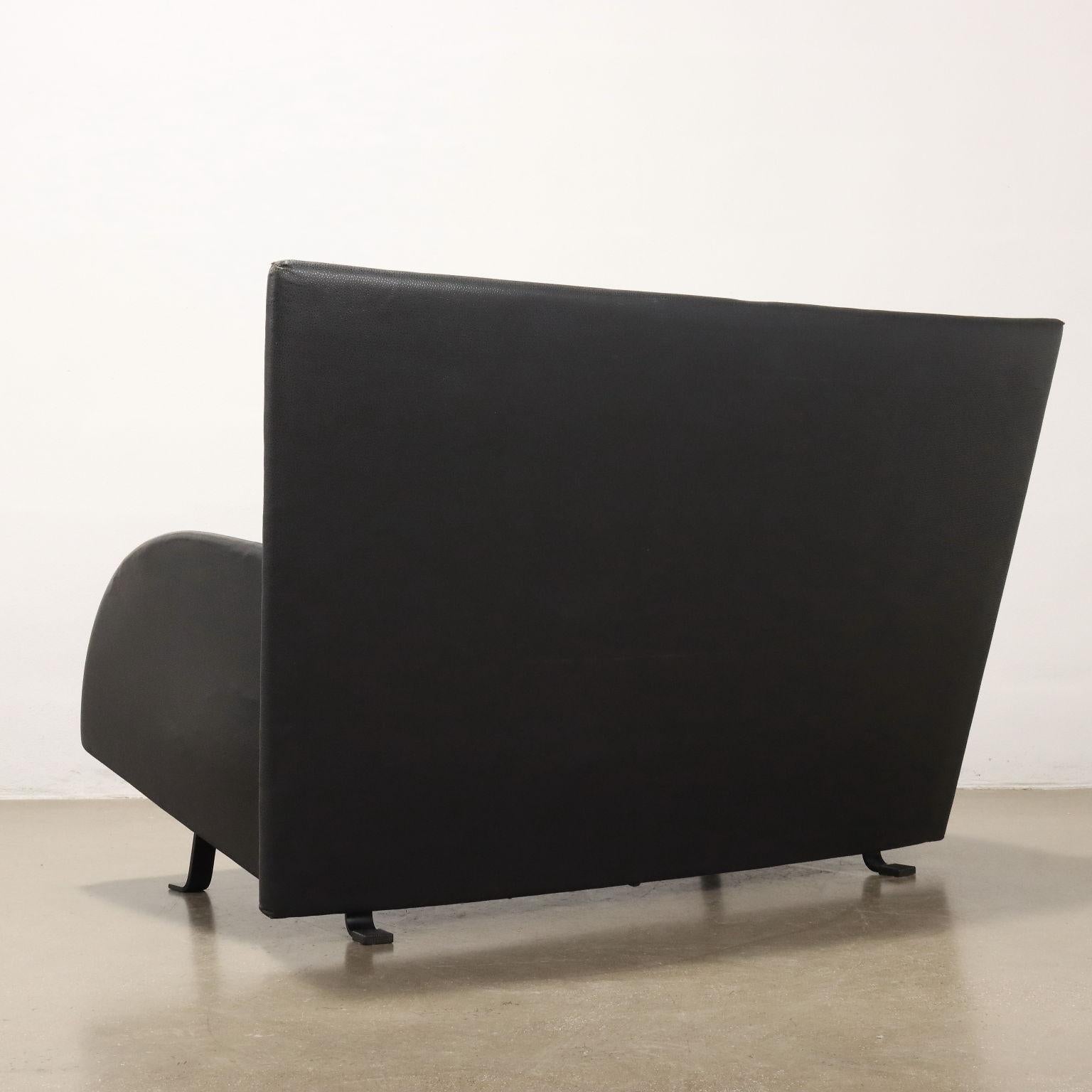 Zweisitziges Sofa aus Kunstleder und grauem Samt, 1980er Jahre im Angebot 3