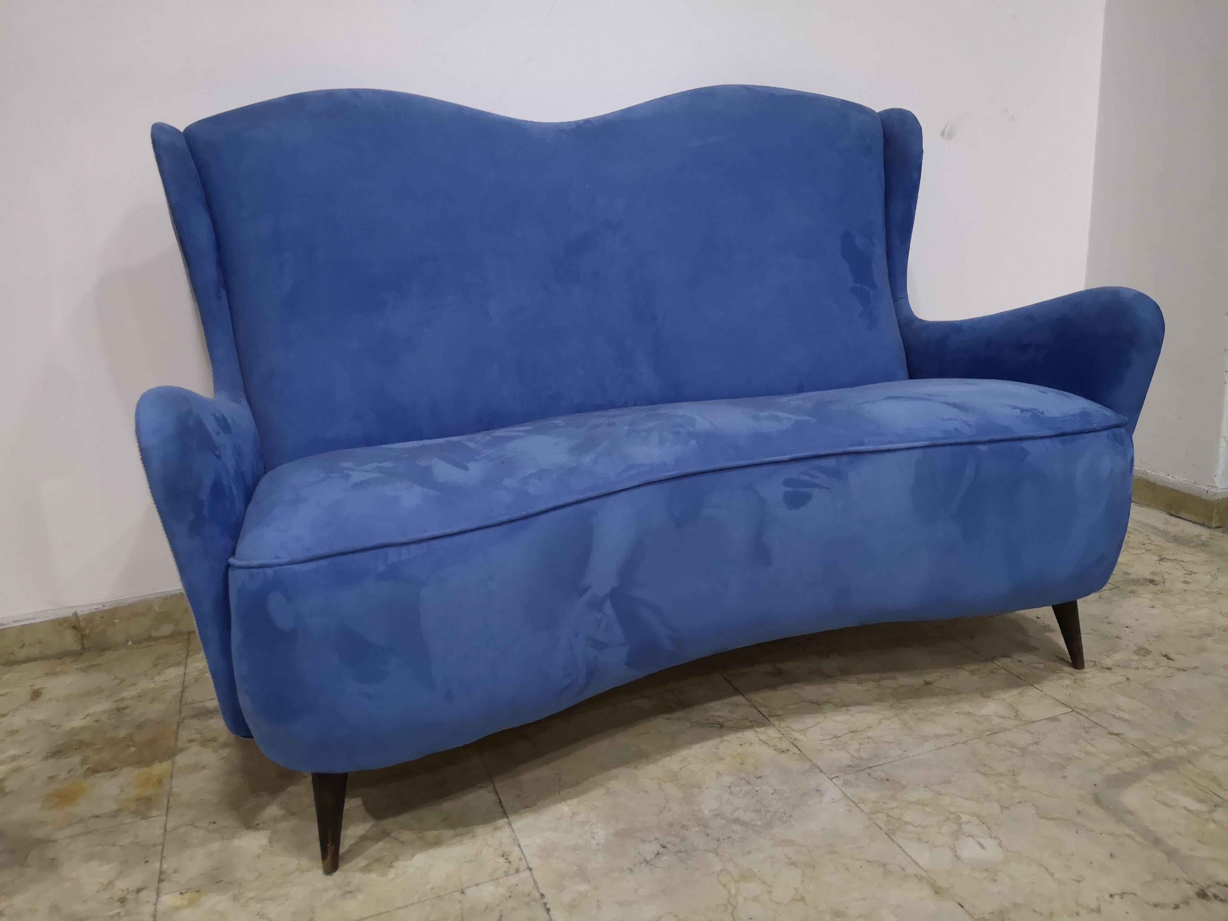 Two-seater alcantara fabric sofa, 1950s In Excellent Condition For Sale In Catania, IT