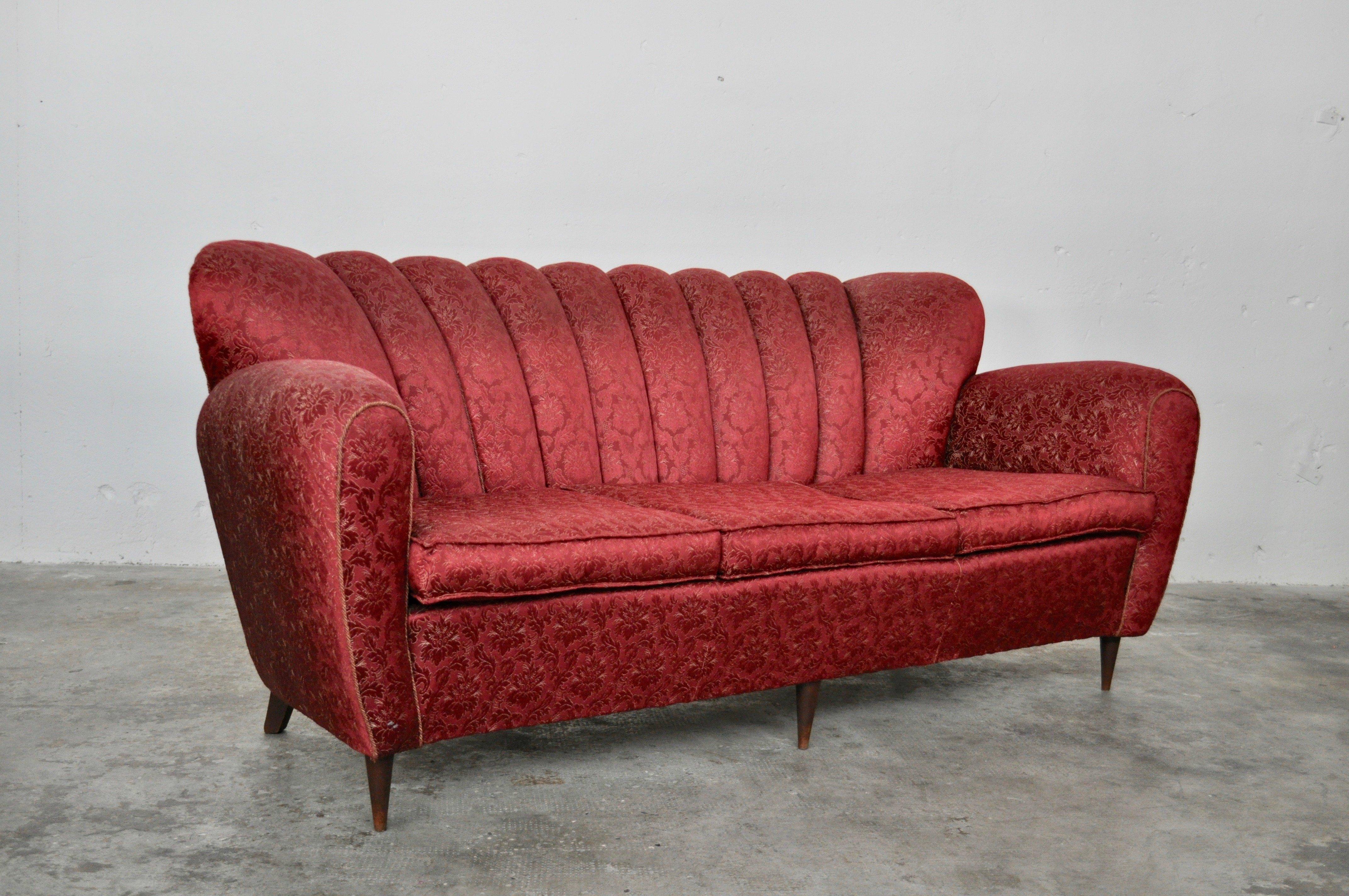 Canapé trois places rouge et or du milieu du siècle par Paolo Buffa, Italie, années 1950 en vente 6