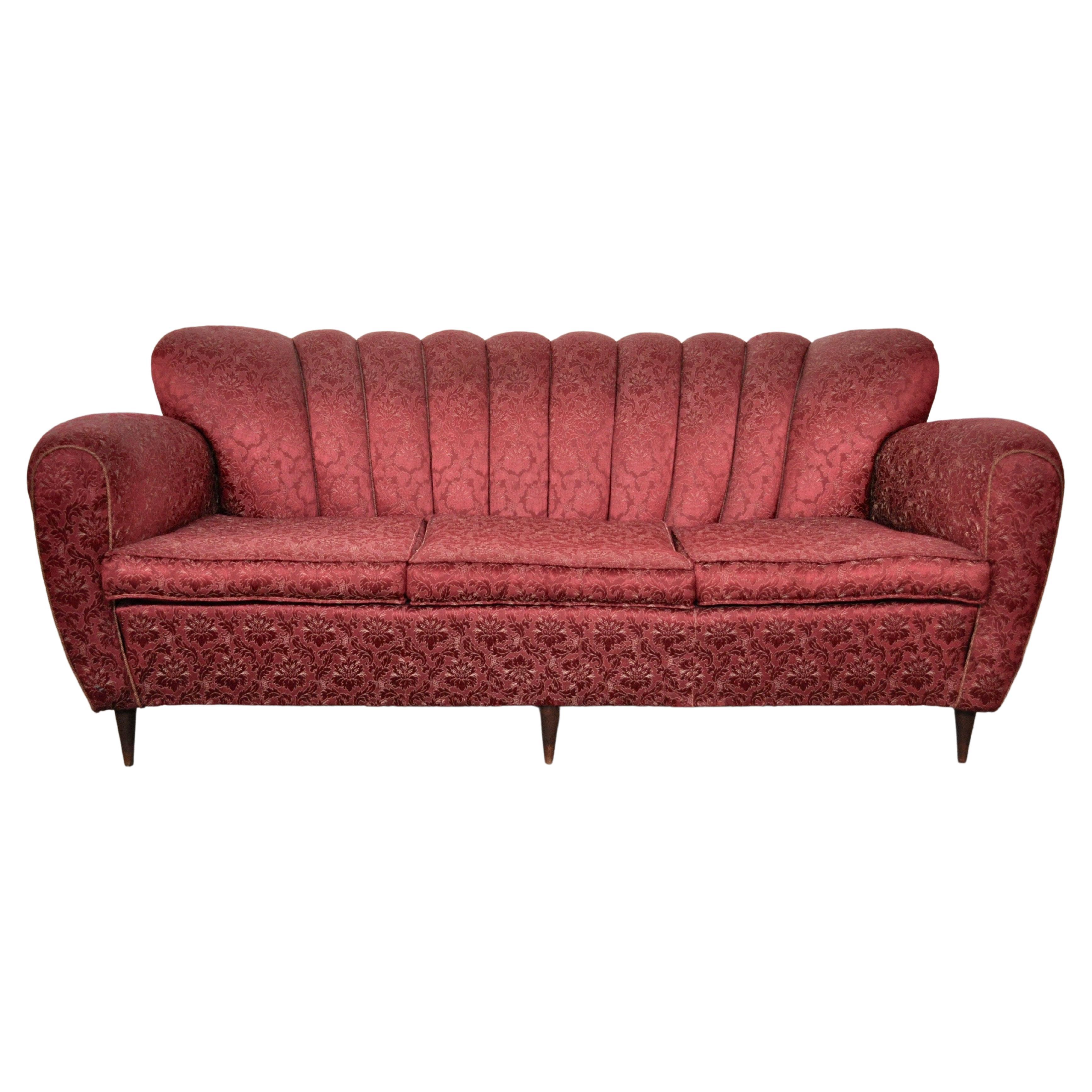 Canapé trois places rouge et or du milieu du siècle par Paolo Buffa, Italie, années 1950