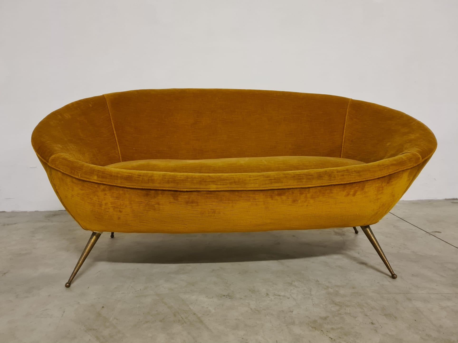 Sofá en forma de huevo de los años 60, fabricación italiana en venta 4
