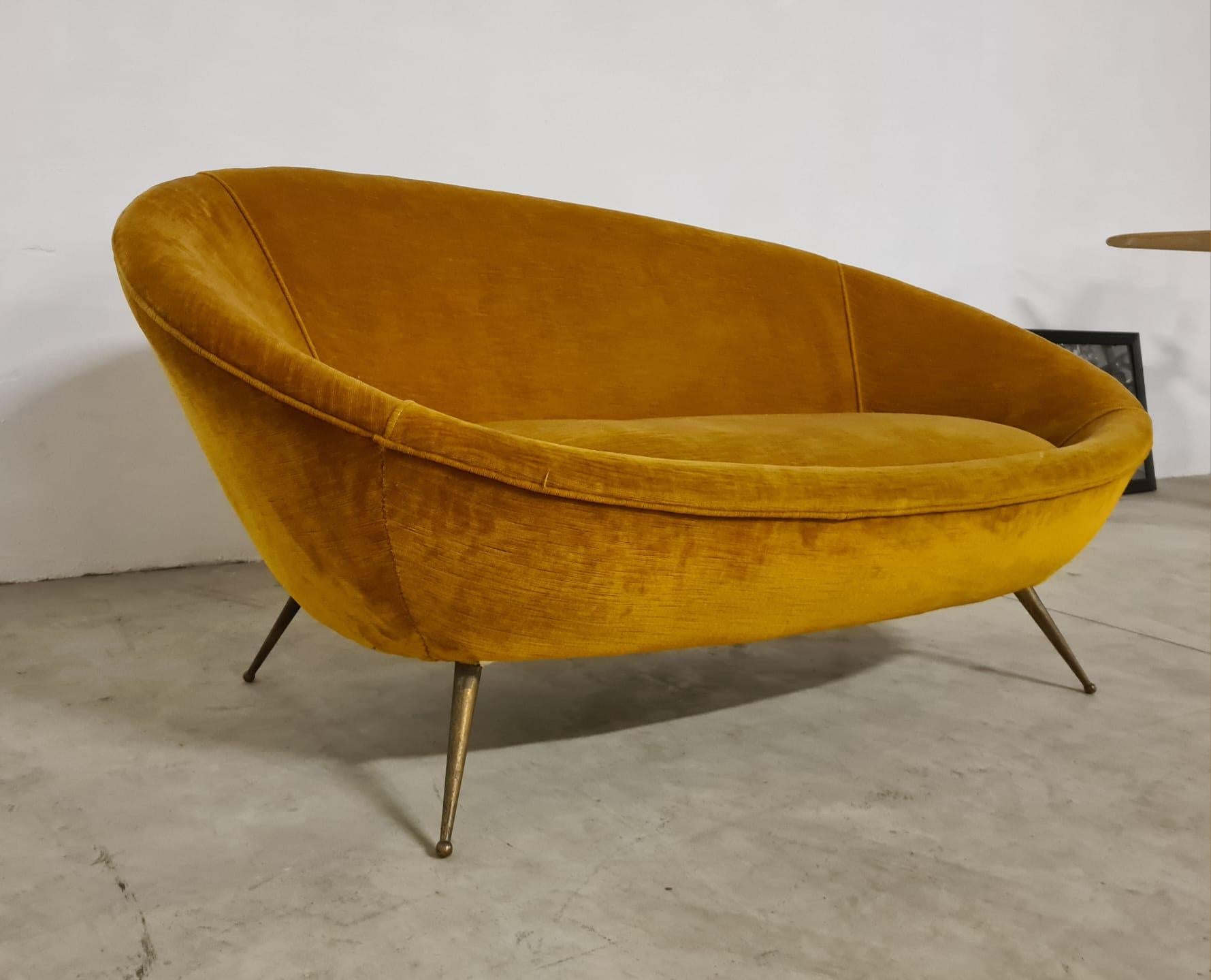 Sofá en forma de huevo de los años 60, fabricación italiana en venta 5