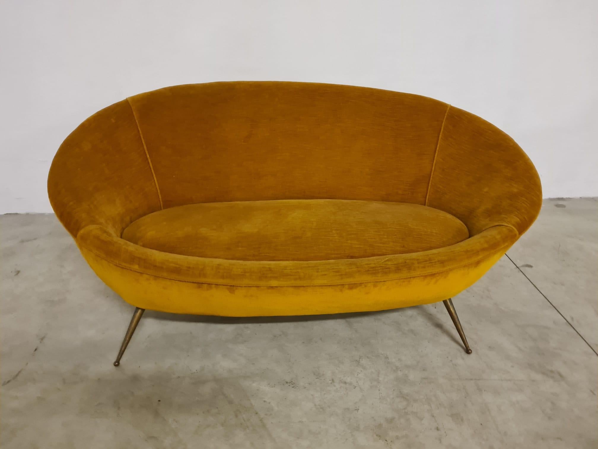 Sofá en forma de huevo de los años 60, fabricación italiana en venta 3