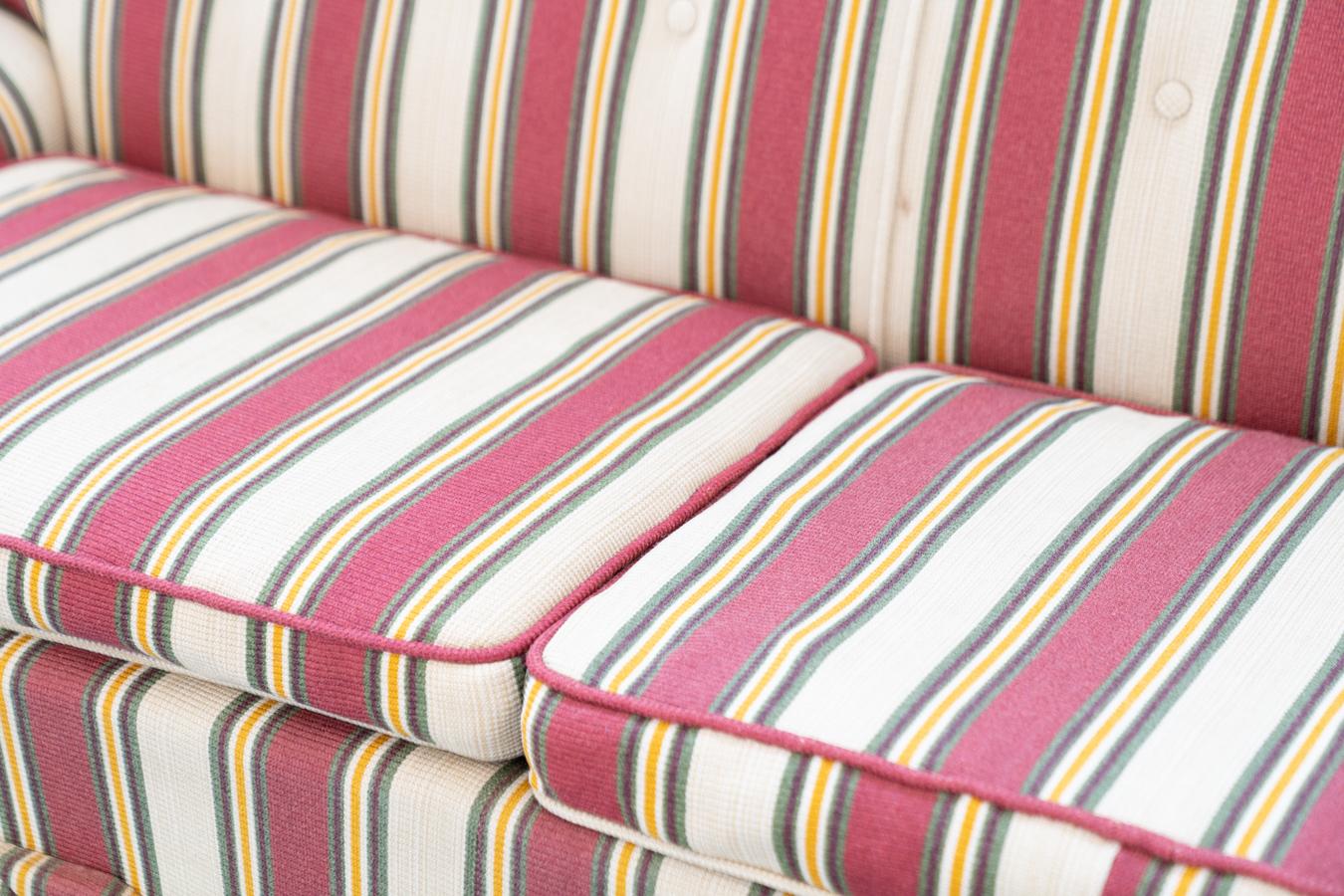 American sofa and armchair in original striped fabric1970s
Wooden frame, with the feet made of wood and brass
Style
Vintage
Periodo del design
1970 - 1979
Production Period
1970 - 1979
Year Manufactured
1970
Country of