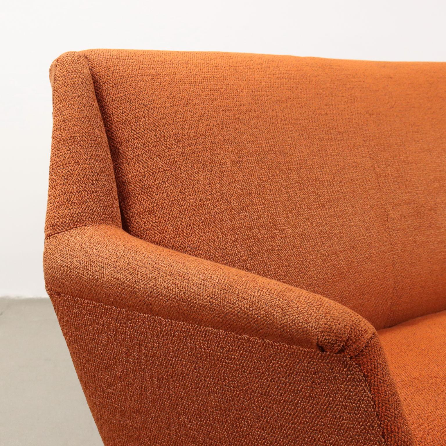 Restauriertes orangefarbenes Sofa aus den 50er und 60er Jahren (Moderne der Mitte des Jahrhunderts) im Angebot