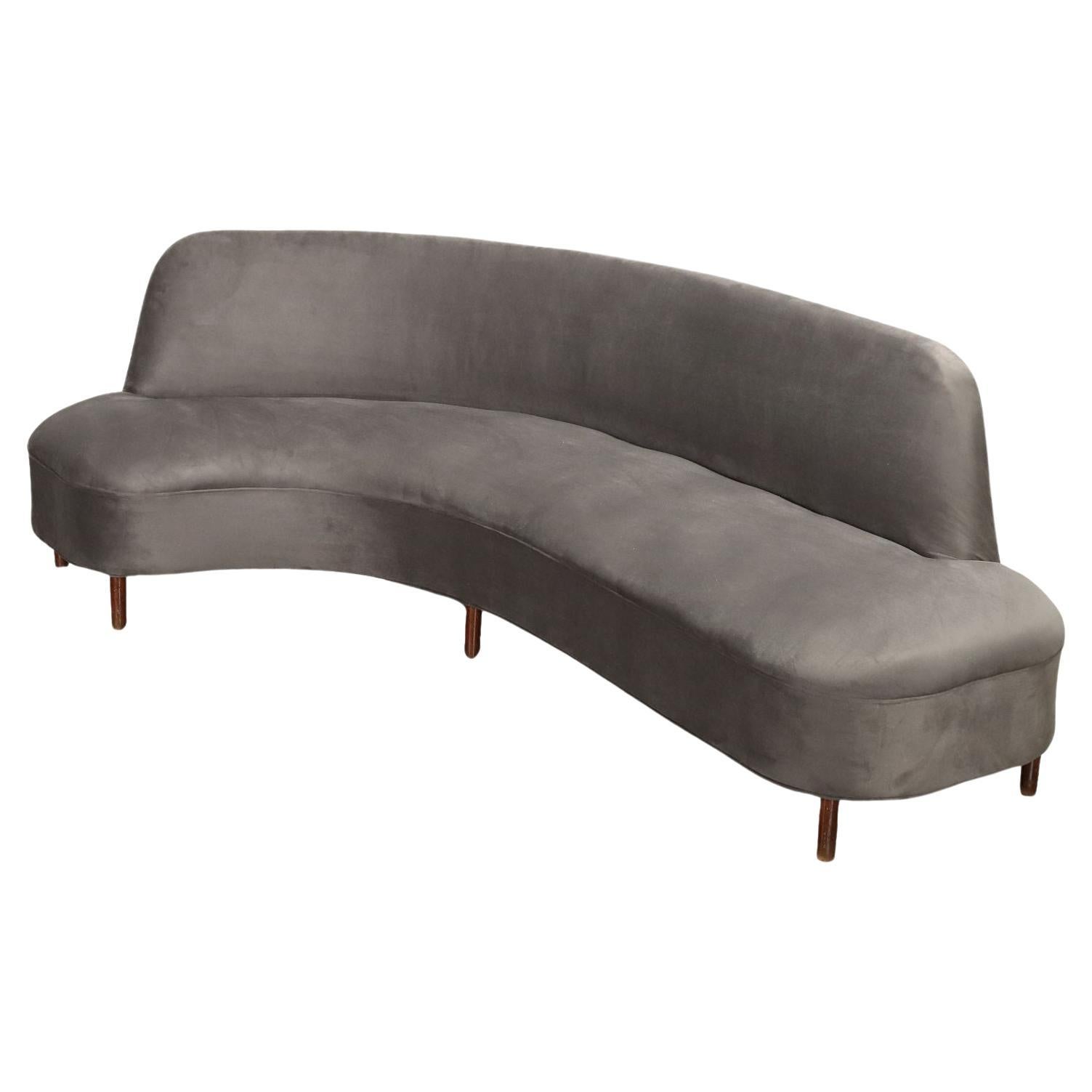 1950s bean-shaped sofa in gray velvet For Sale