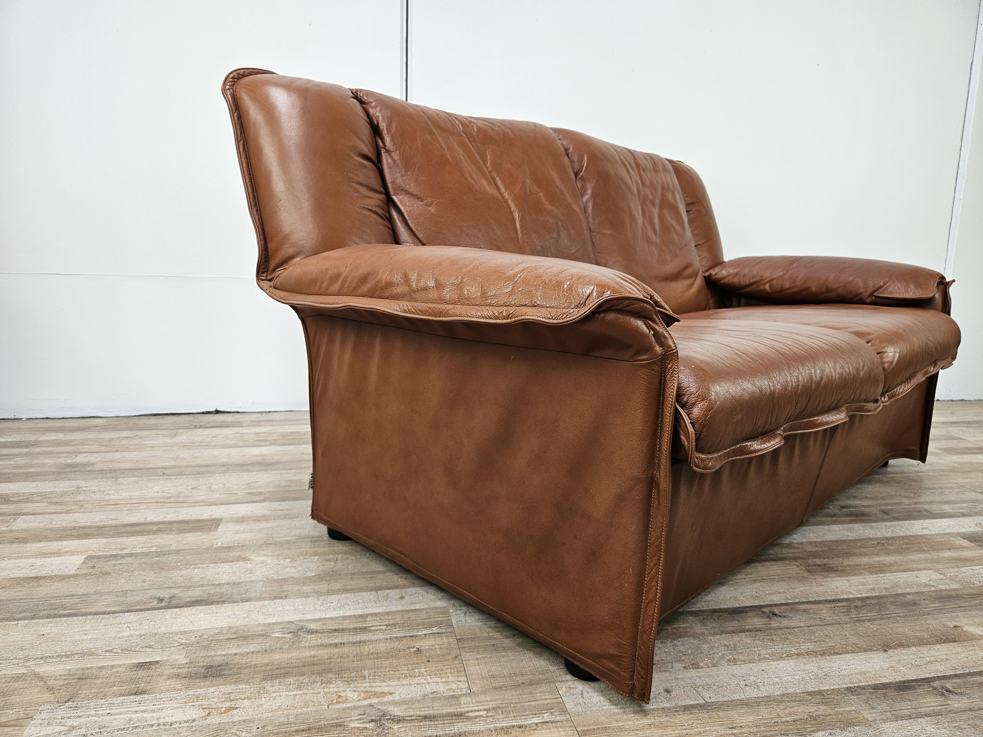 Mid-Century moderno Divano anni '70 di Estasis Salotti in pelle marrone con braccioli