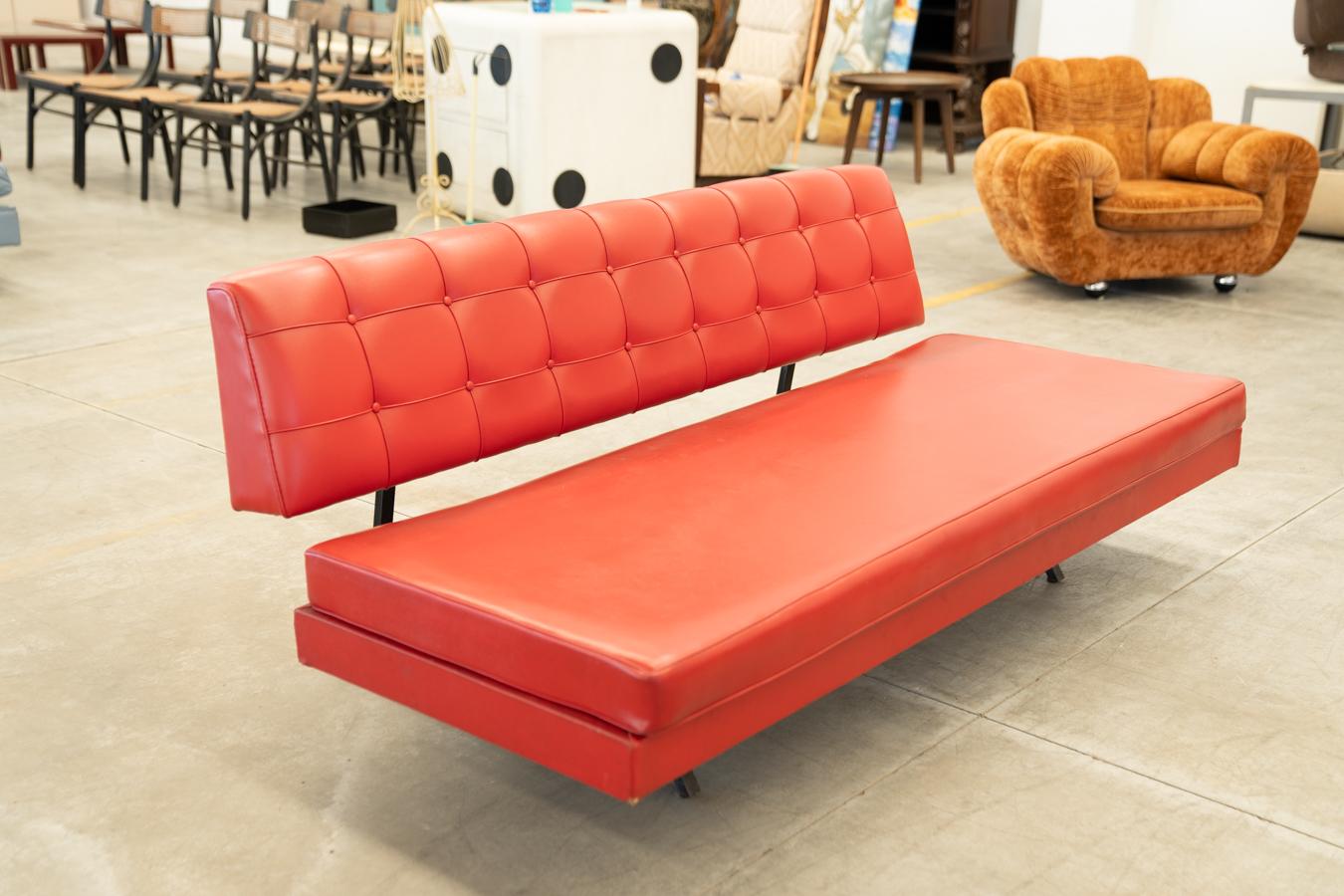 70s red sofa For Sale 10