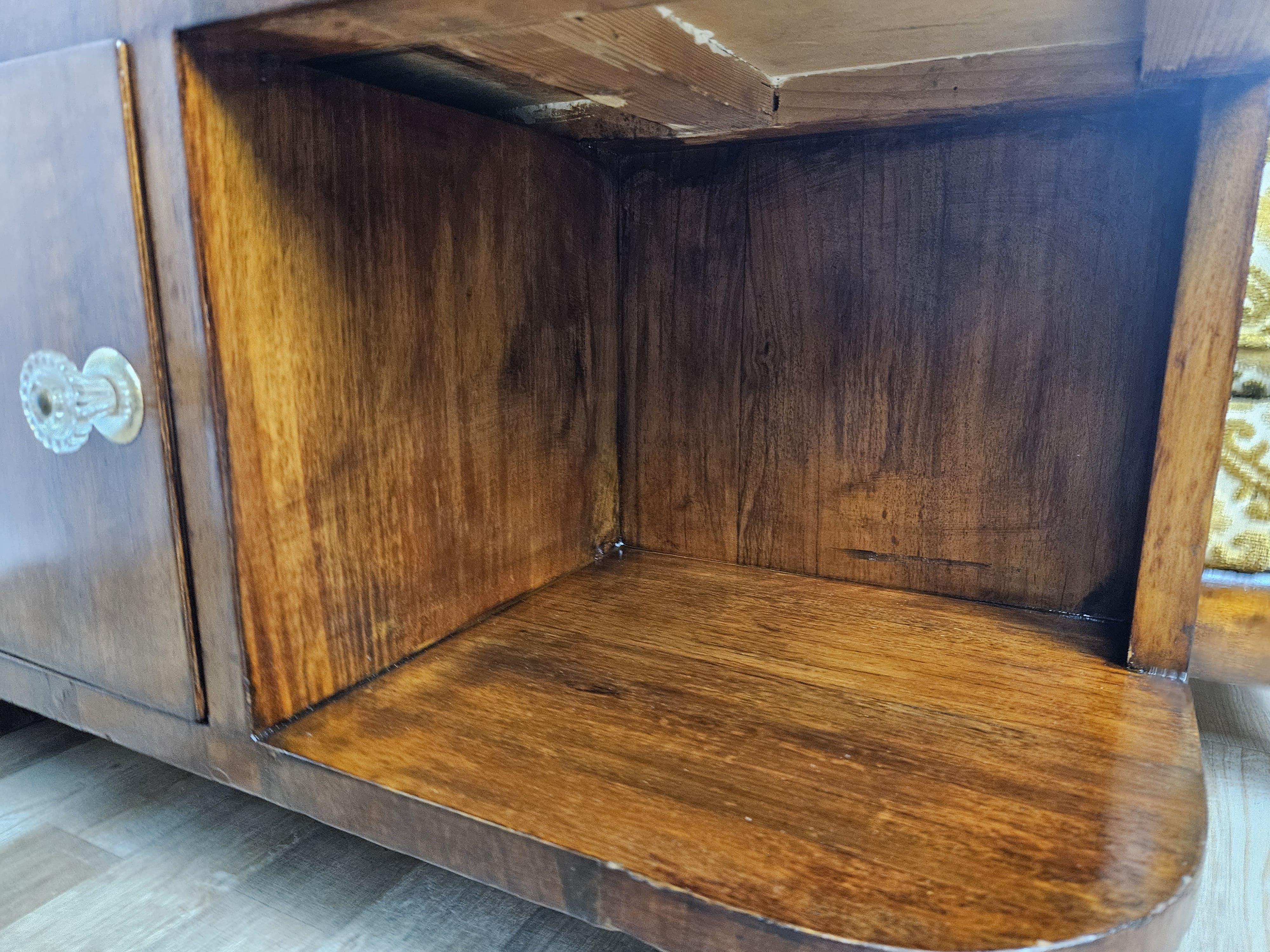 Art Deco walnut burl sofa with side bookcase 20th century In Good Condition In Premariacco, IT