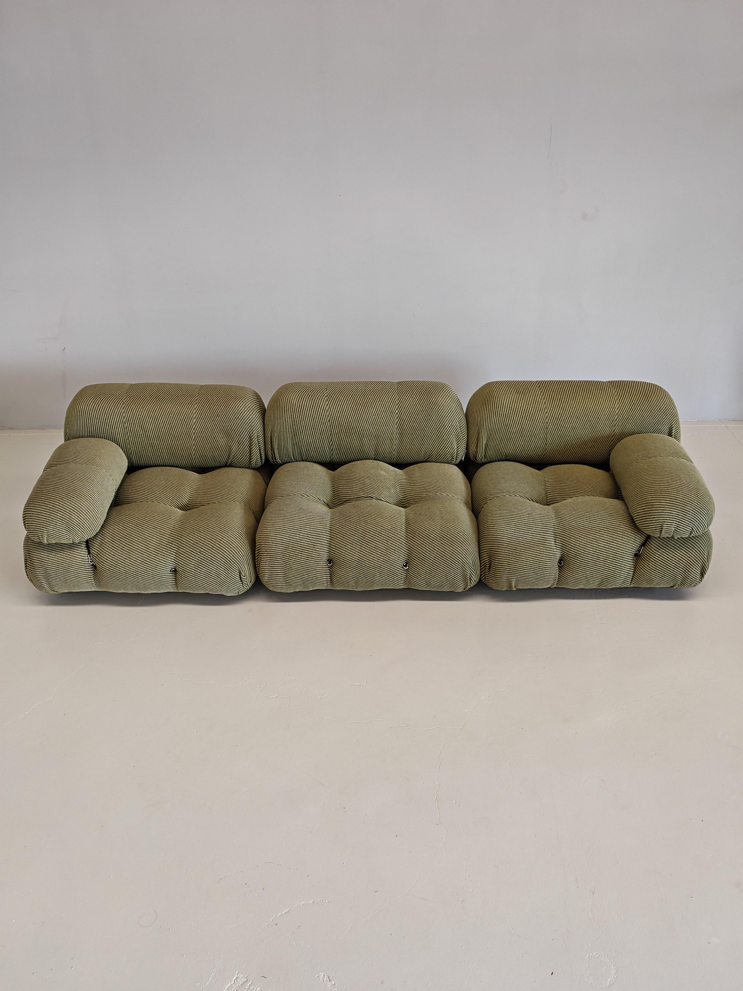 This Camaleonda modular 3-seat sofa is one of the first produced by B&B in the early 1970s.
The fabric is original Green ribbed and is in very good condition.
It is a vintage sofa but has been used very little so it is usable in furnishings without