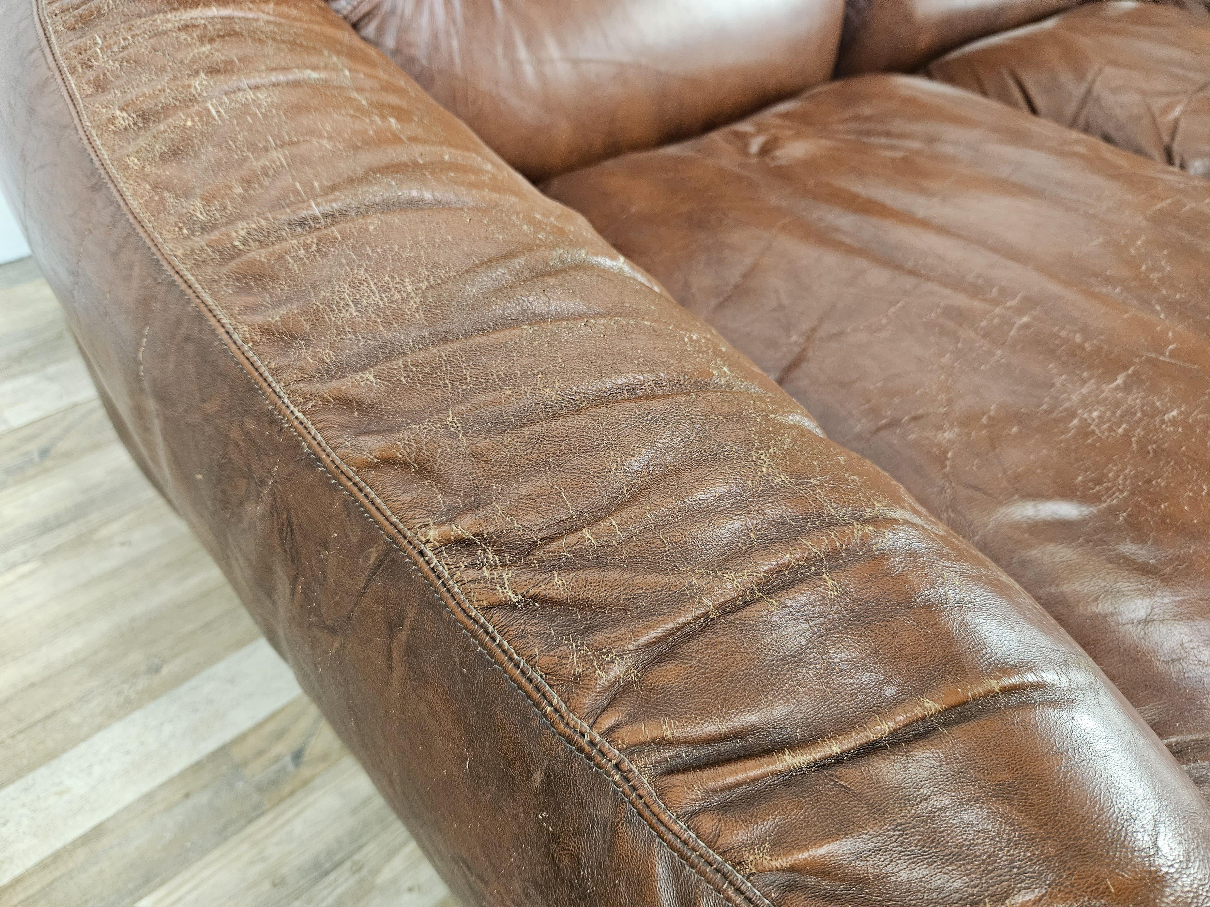 1970er Mid-Century-Sofa aus braunem Leder, dreisitzig, Club im Angebot 8