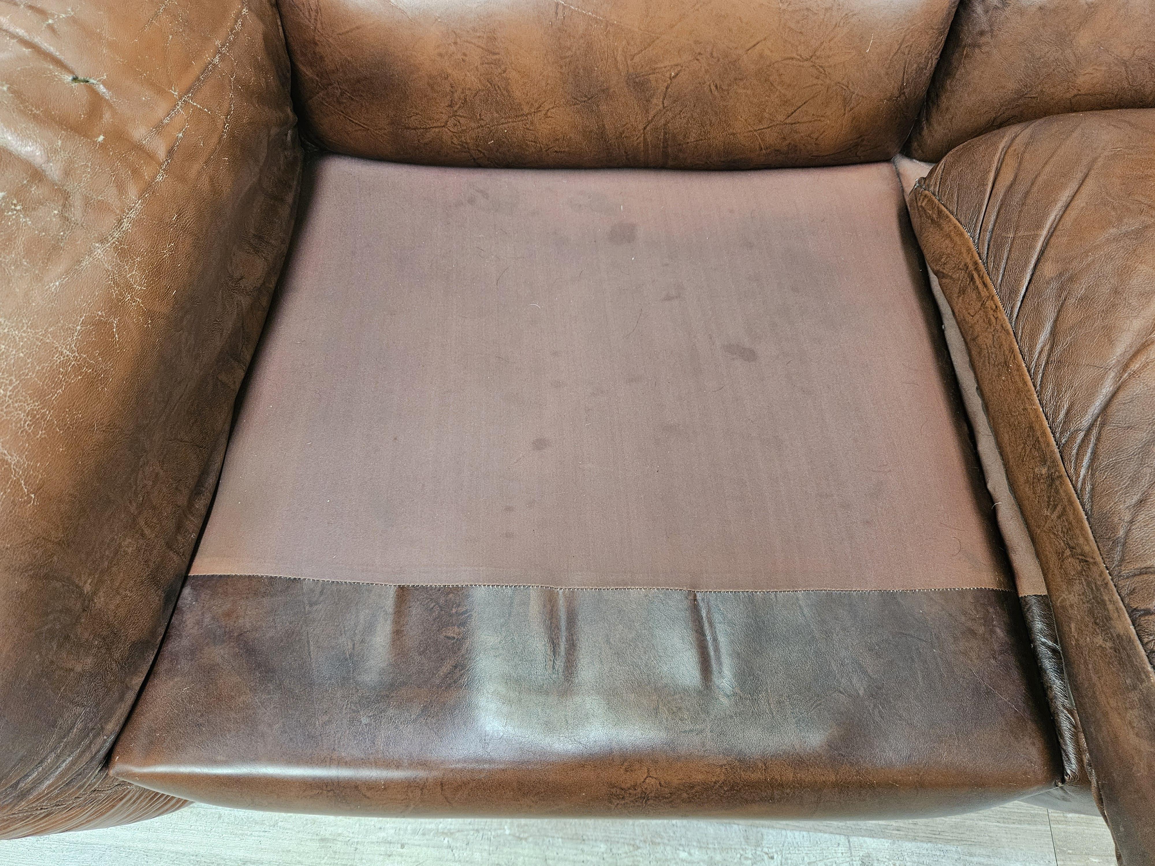 1970er Mid-Century-Sofa aus braunem Leder, dreisitzig, Club im Angebot 14