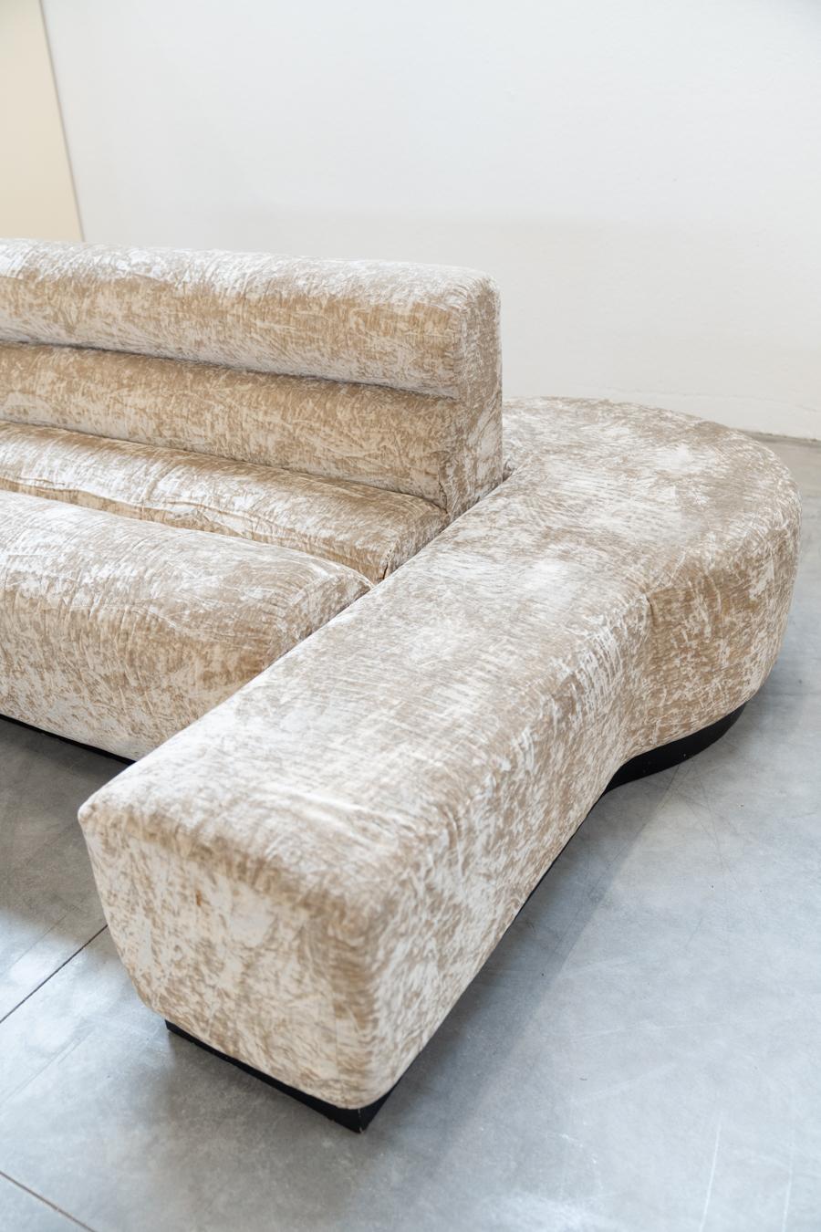 Beige chenille sectional sofa, 3 pieces, 1970s For Sale 10