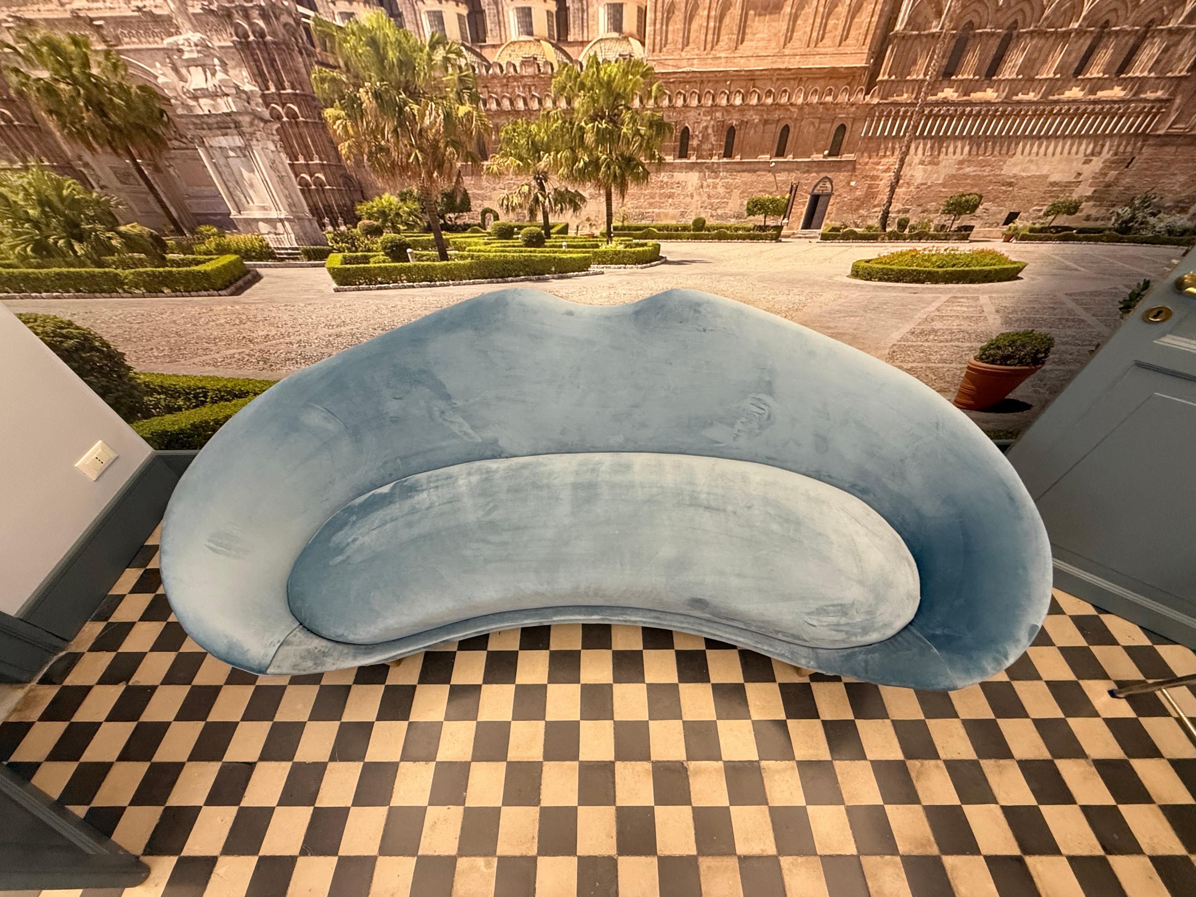 Caesar Lacquer Curved Sofa 1950s wooden cone feet Mid-century In Good Condition For Sale In Palermo, Sicily