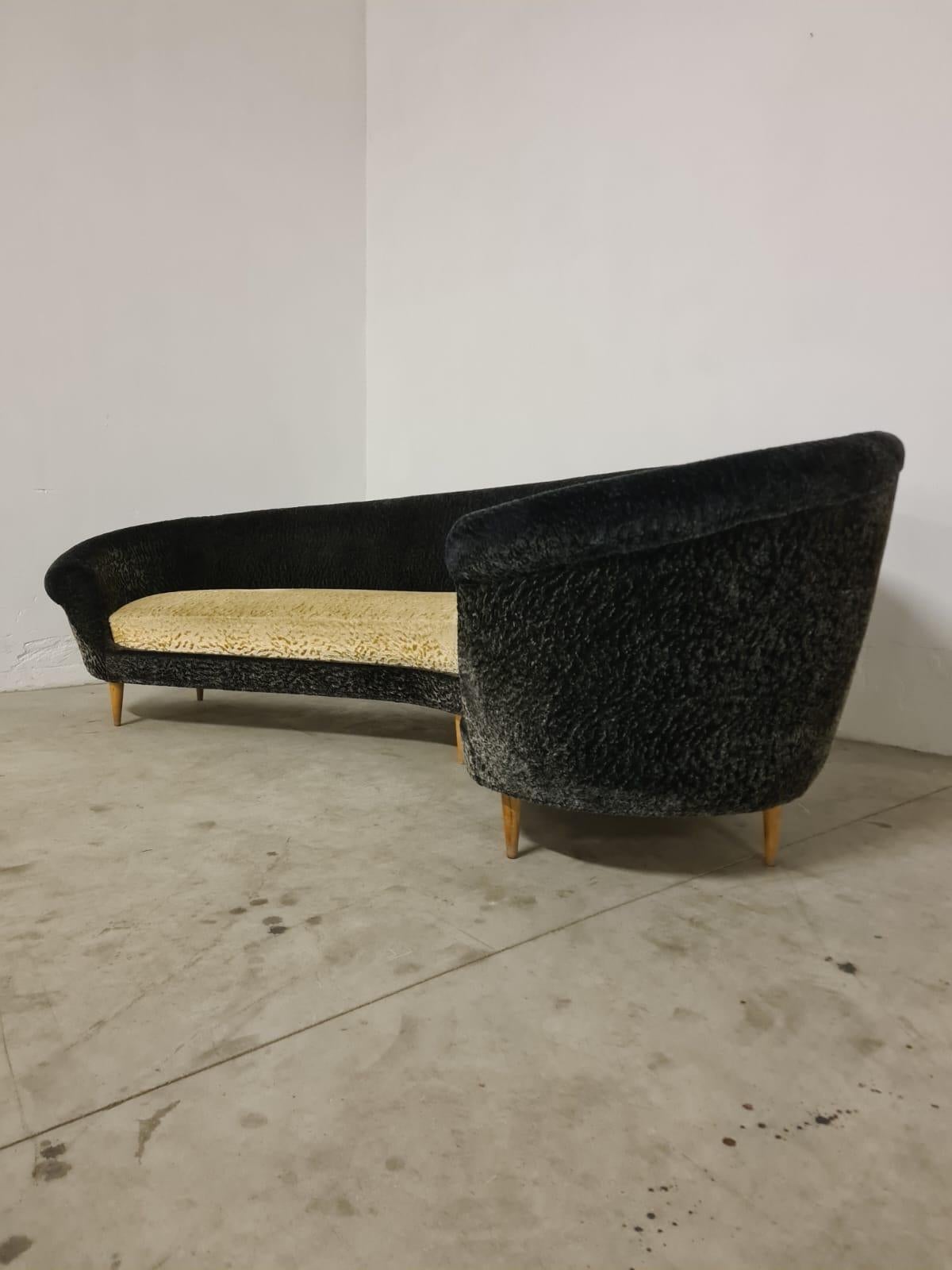 Divano curvo di Federico Munari in vendita 8
