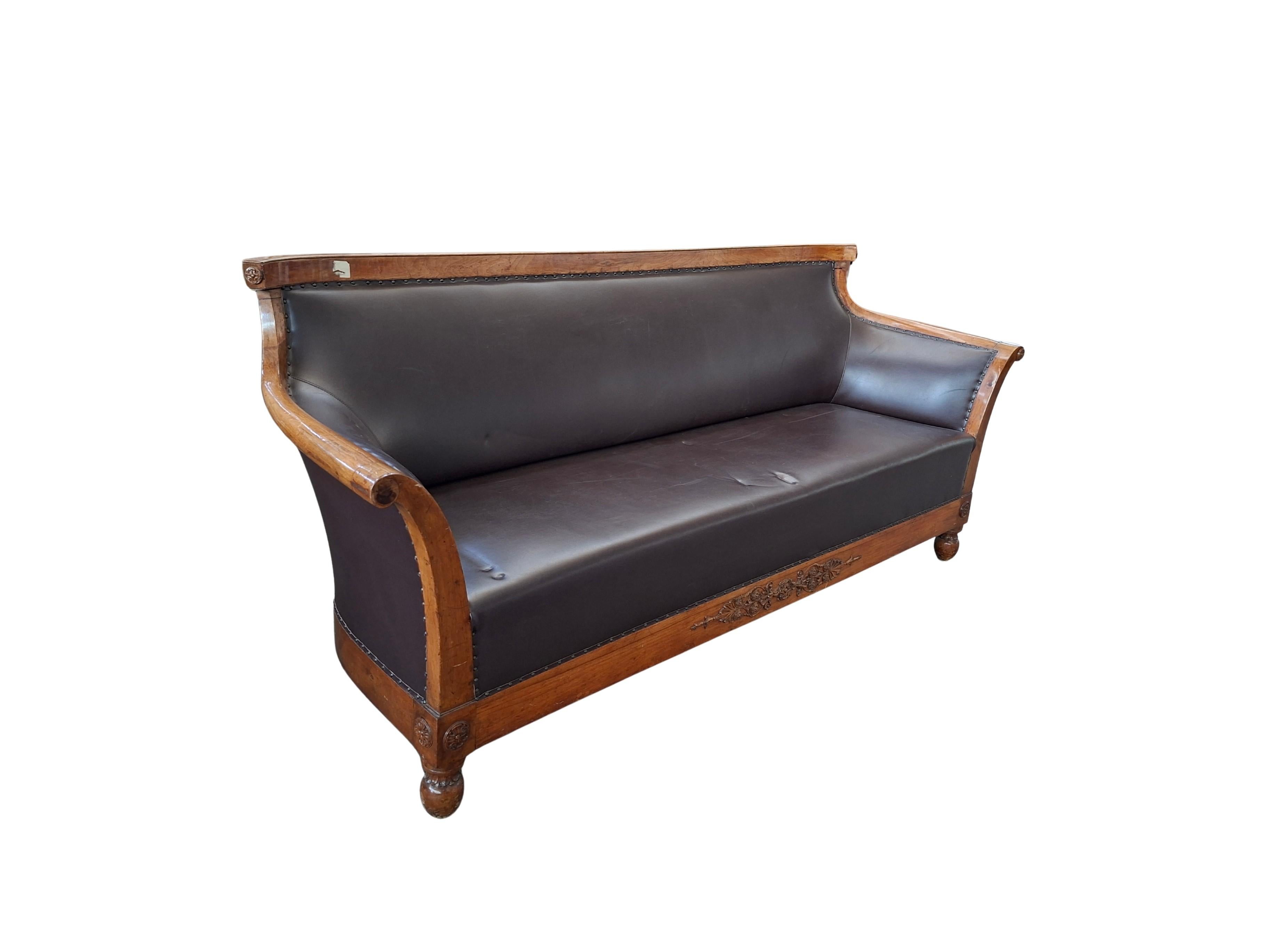 vintage sofa In Good Condition For Sale In Manzano, IT