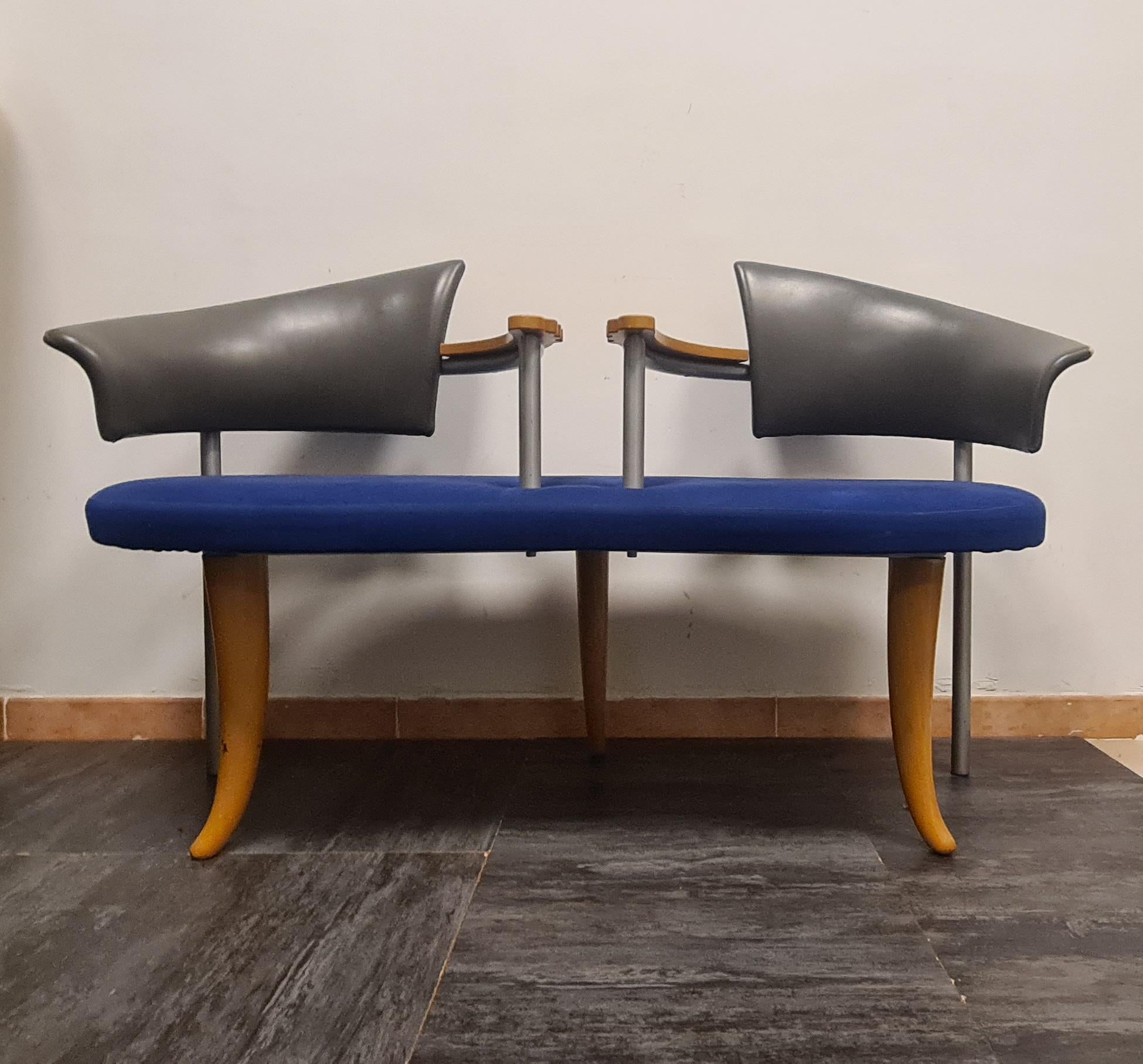 Two-seater sofa by designer Burkhard Vogtherr from the Solo series designed for Arflex in 1991.

Cute and unconventional two-seater sofa made of metal wood and leather in the 1990s.

The eccentrically styled sofa has a postmodern style reminiscent