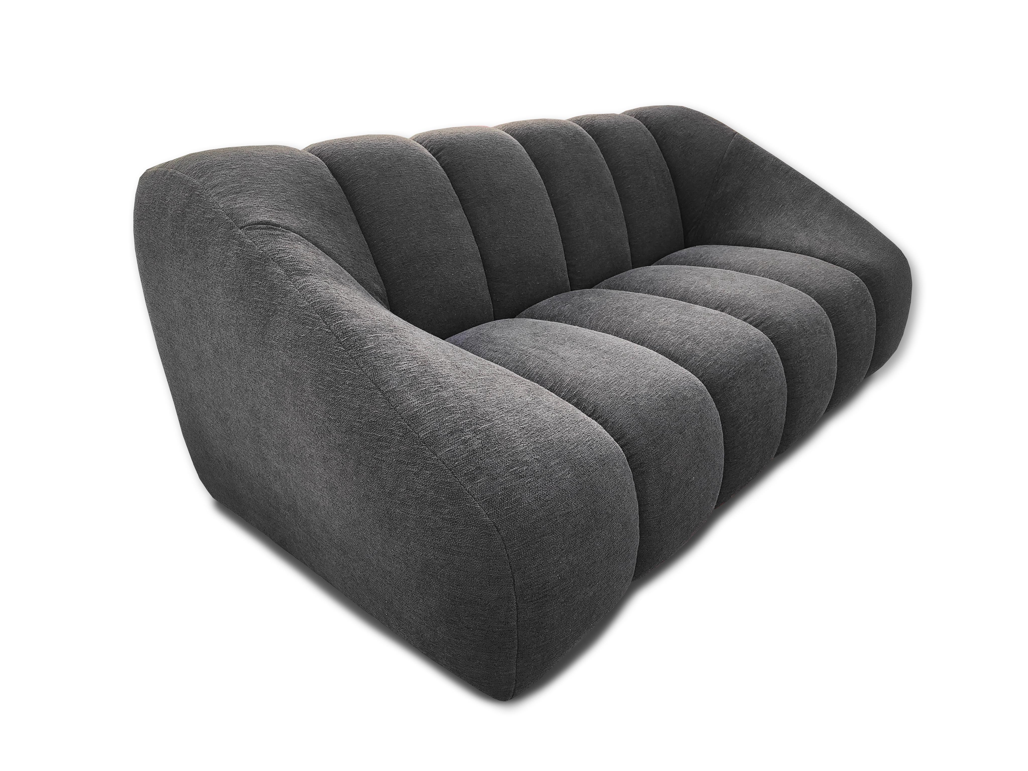 Italian NEW 2-seater sofa in black fabric. By Legame Italia For Sale