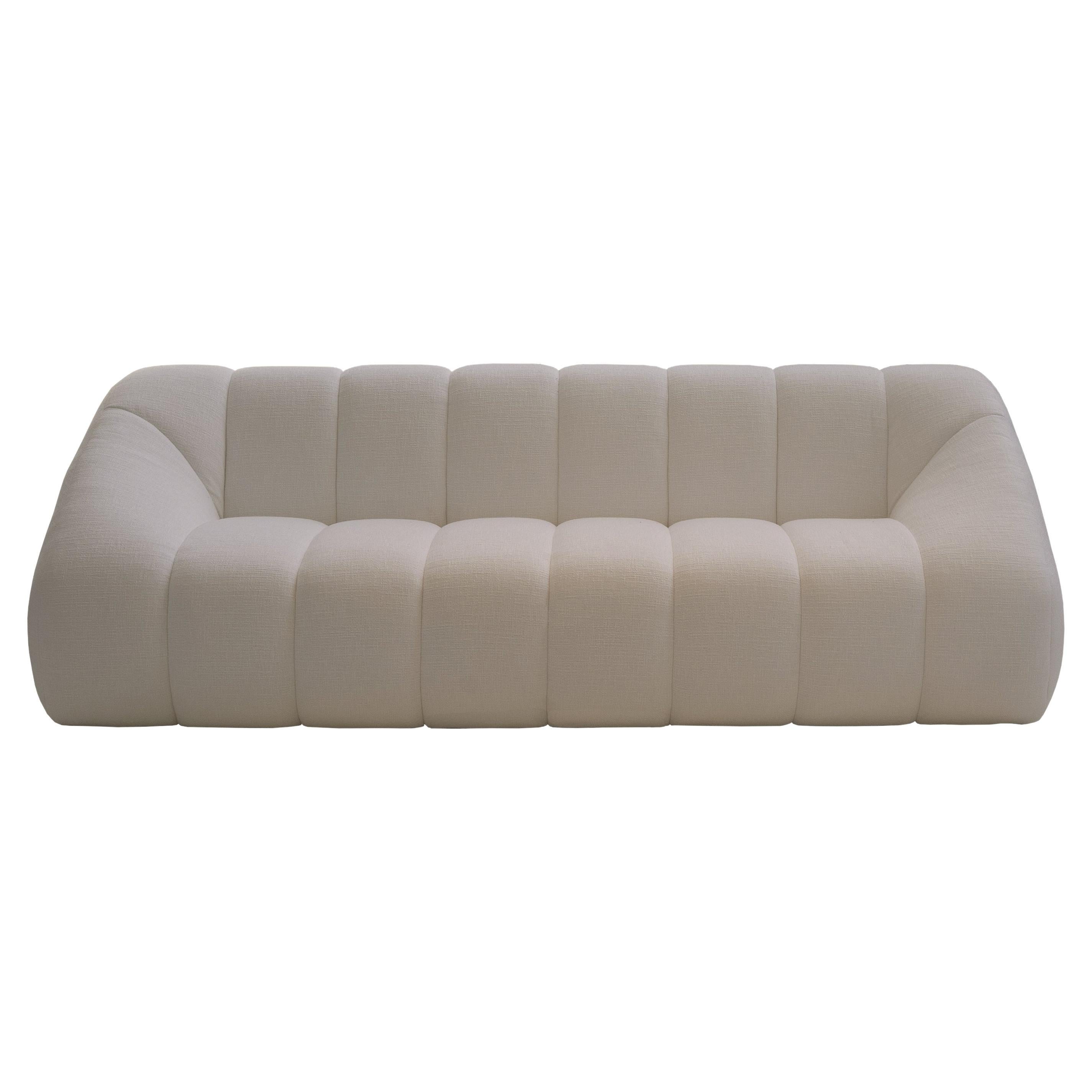 NEW 3-seater sofa in white fabric. By Legame Italia For Sale