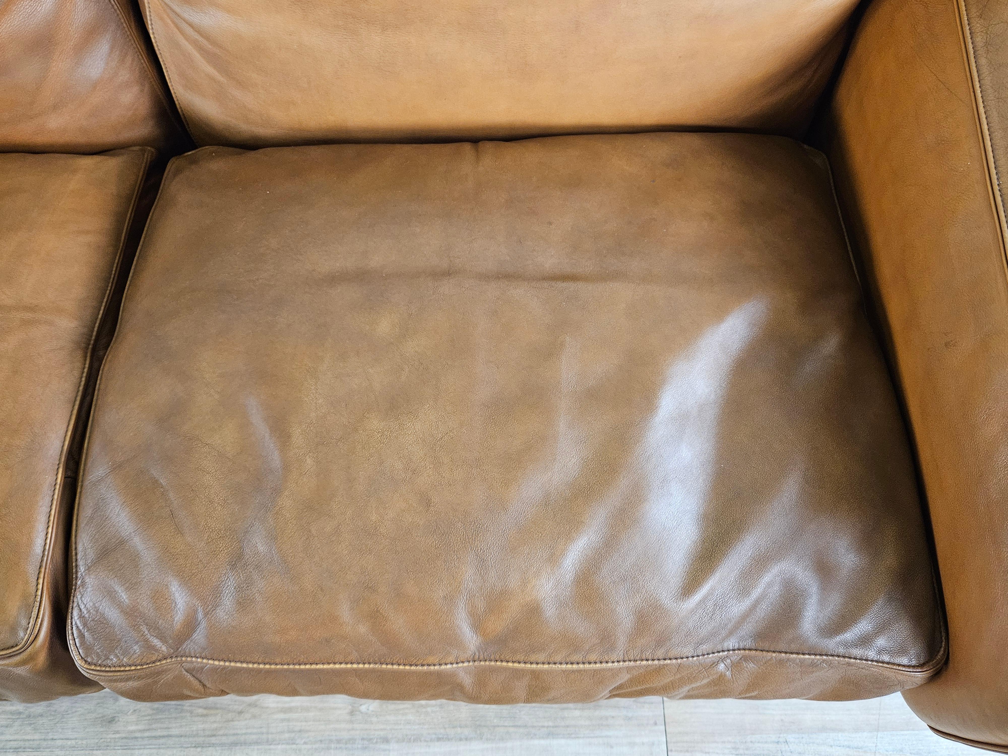 Poltrona Frau three-seater 1970s sofa in cognac-colored leather For Sale 1
