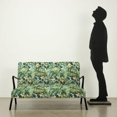 Divano due posti Anni 50-60 multicolore braccioli in legno