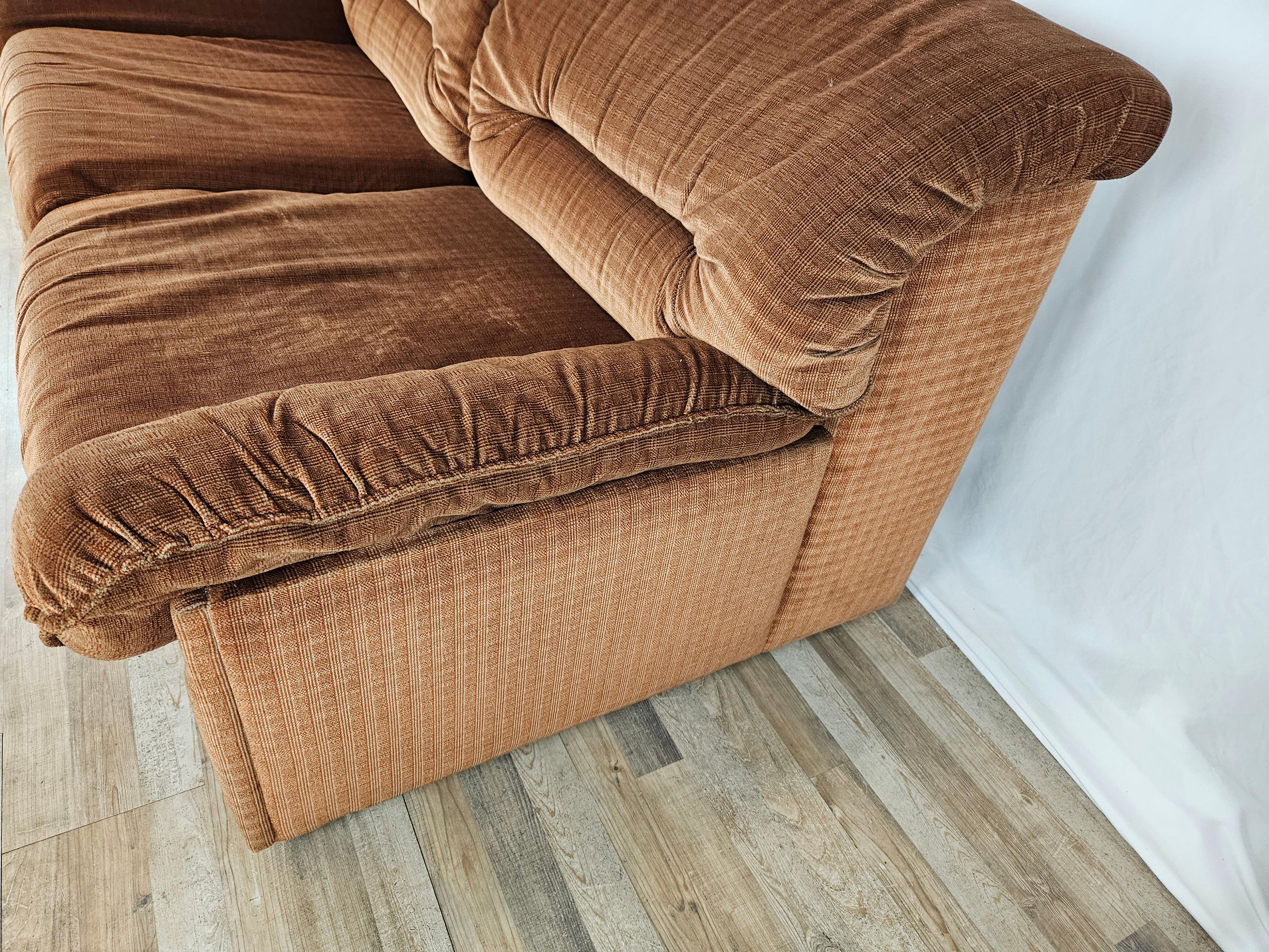 70er Jahre Doimo Zweisitzer-Sofa (Moderne der Mitte des Jahrhunderts) im Angebot