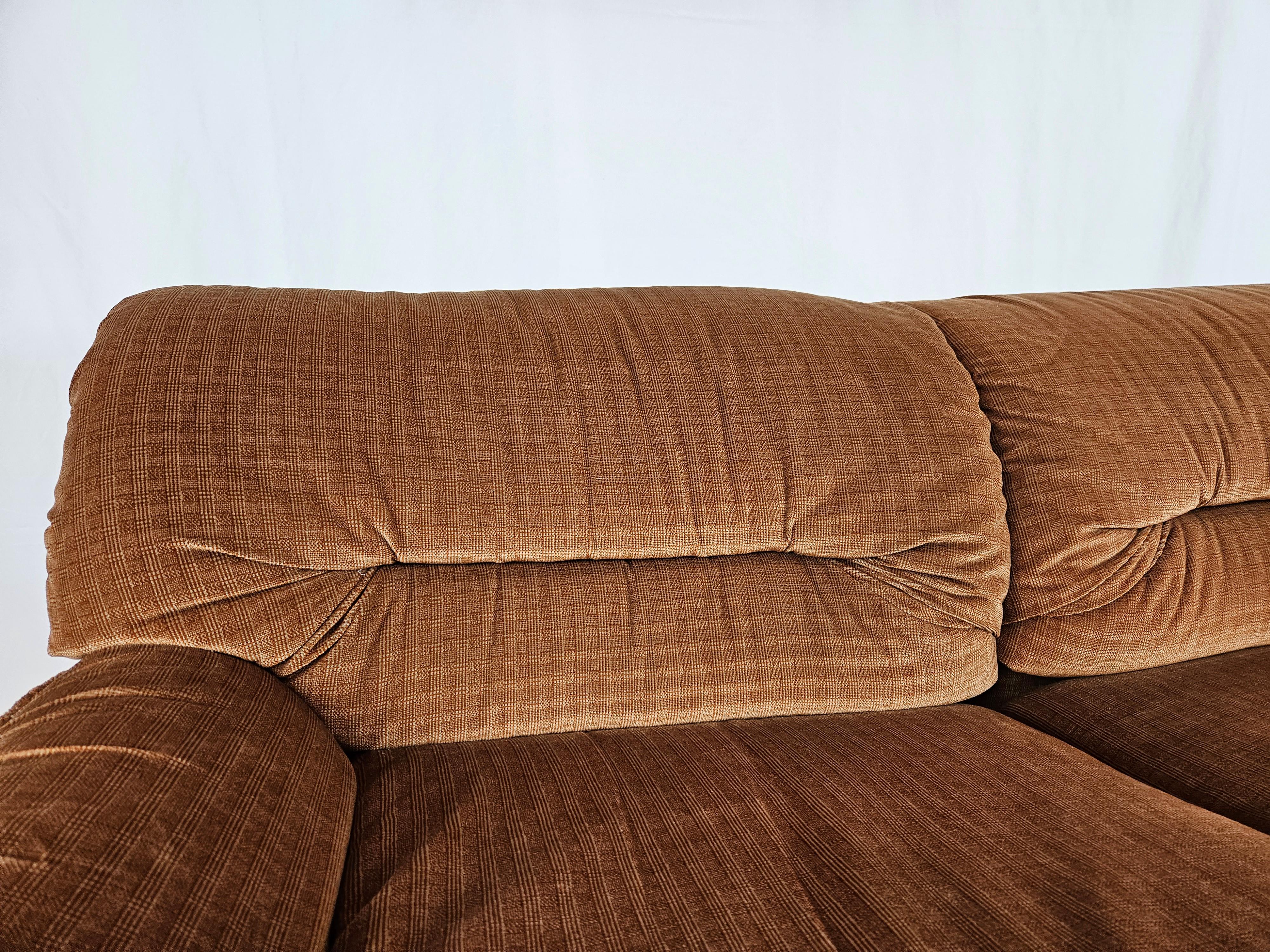 70er Jahre Doimo Zweisitzer-Sofa im Zustand „Gut“ im Angebot in Premariacco, IT