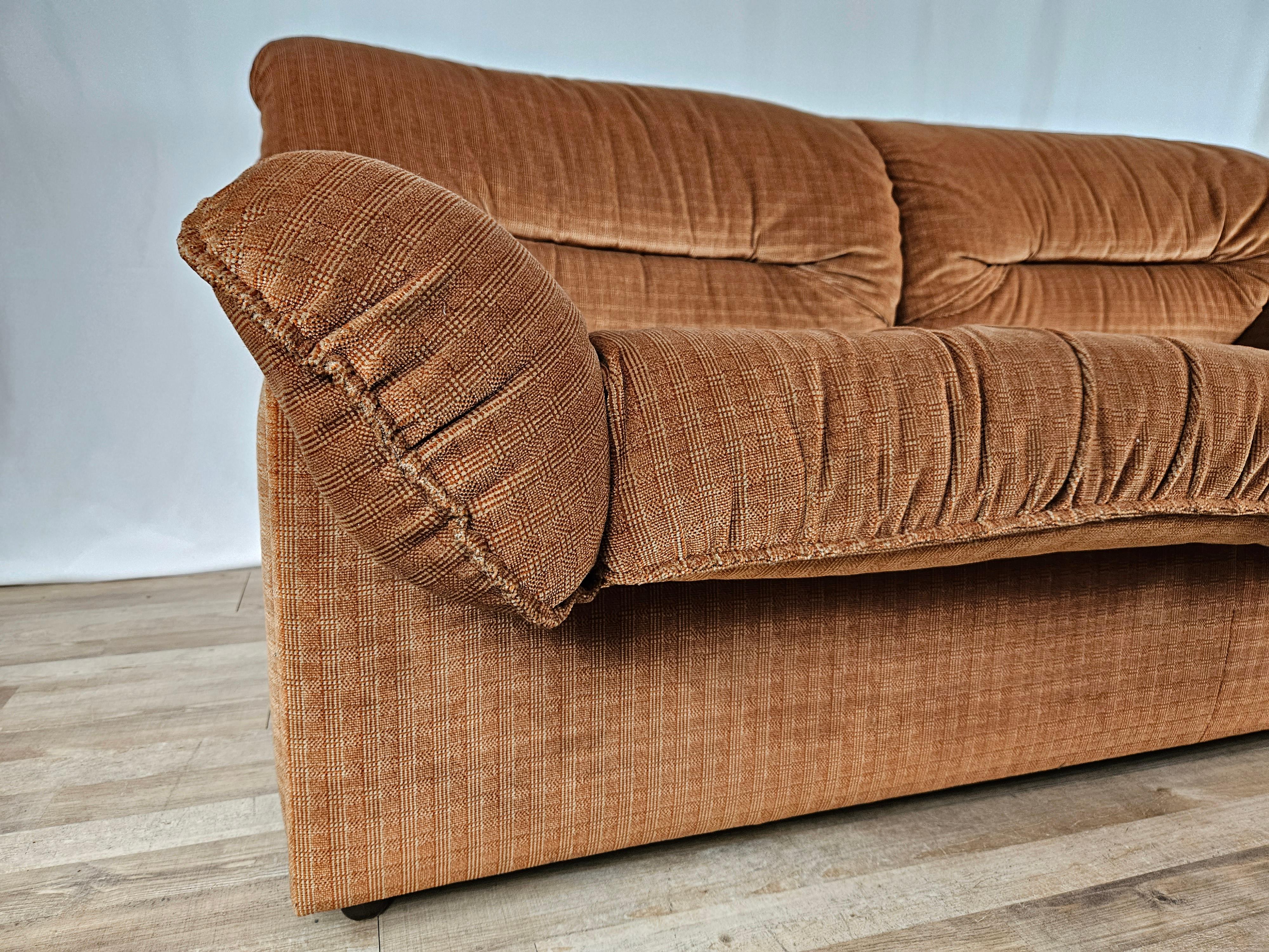 70er Jahre Doimo Zweisitzer-Sofa (Stoff) im Angebot