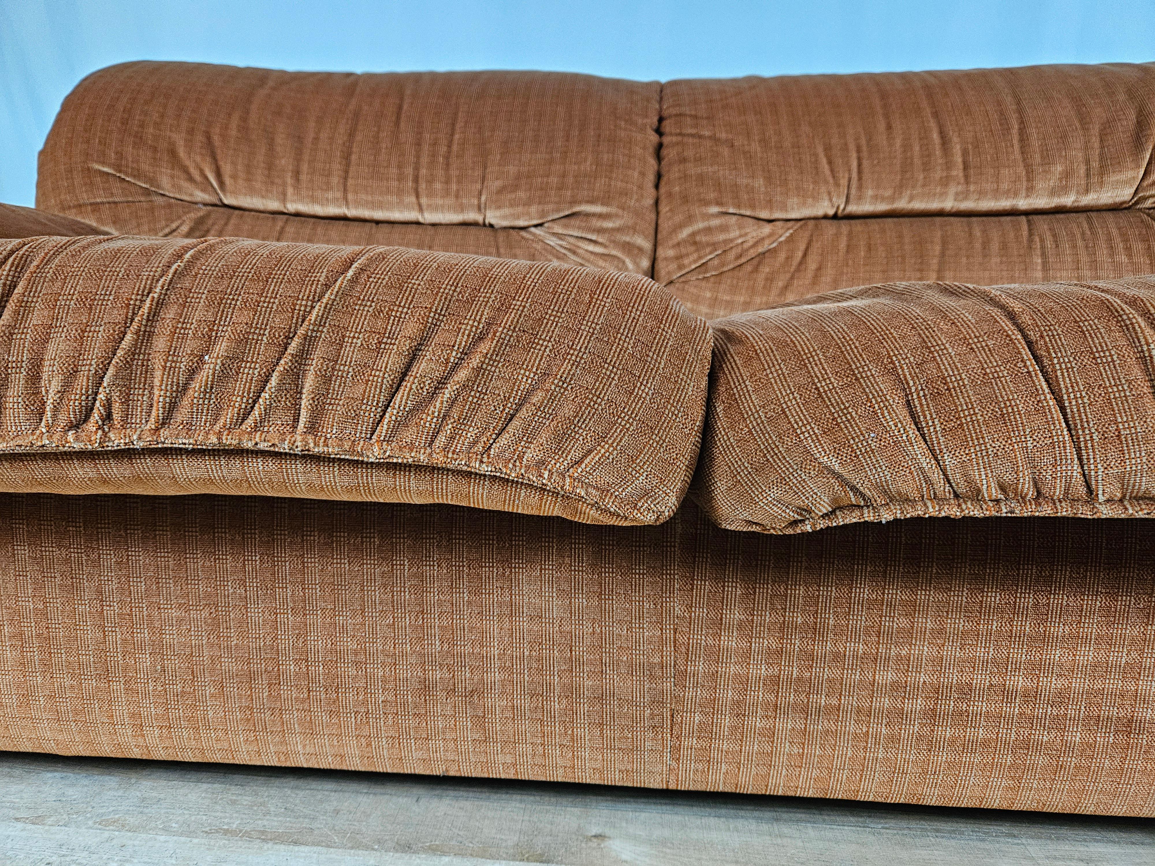 Two-seater sofa from Doimo 1970s For Sale 2