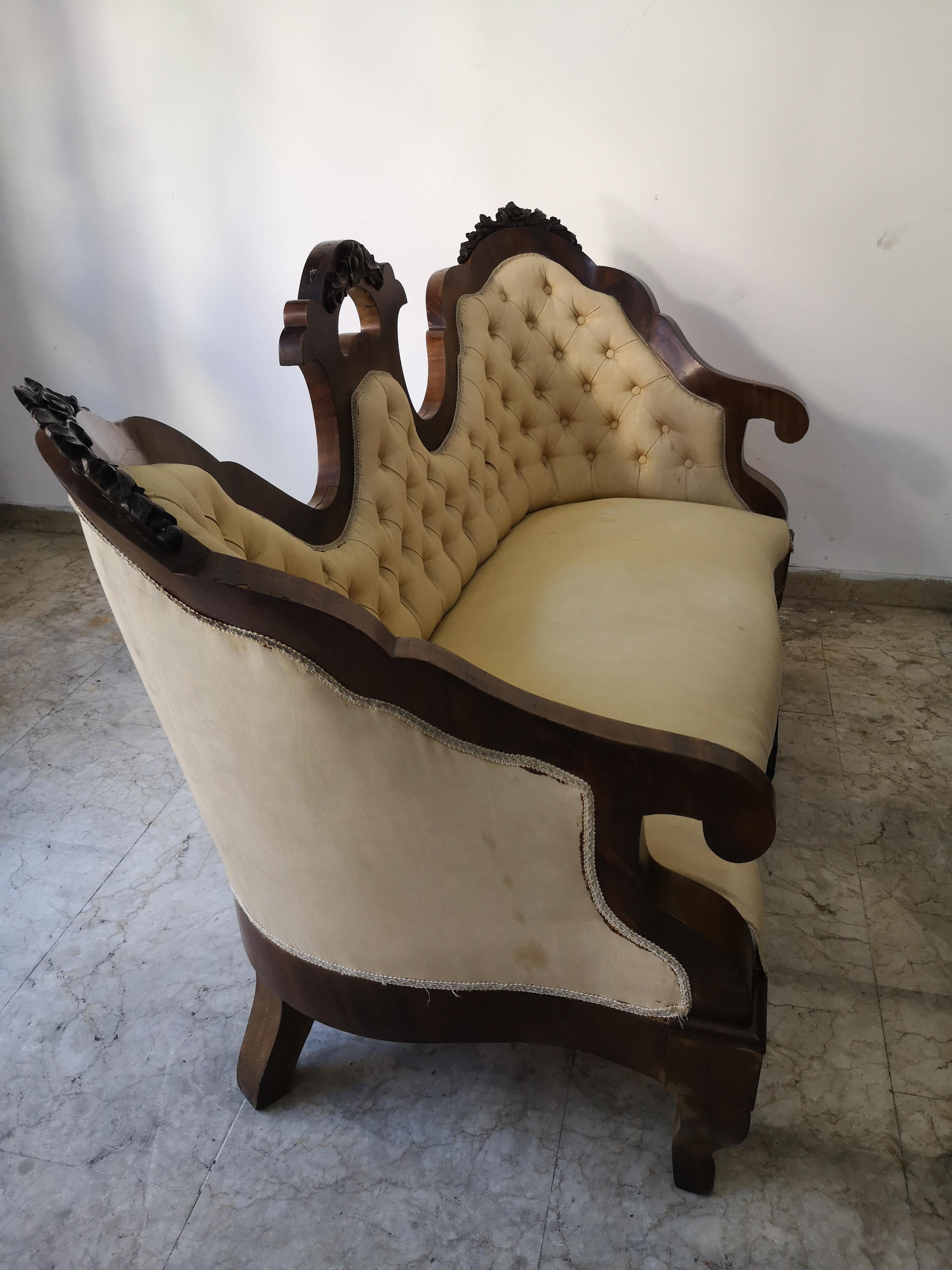 Zweisitziges Louis-Philippe-Sofa aus Nussbaum und Stoff, 19. Jahrhundert im Angebot 8