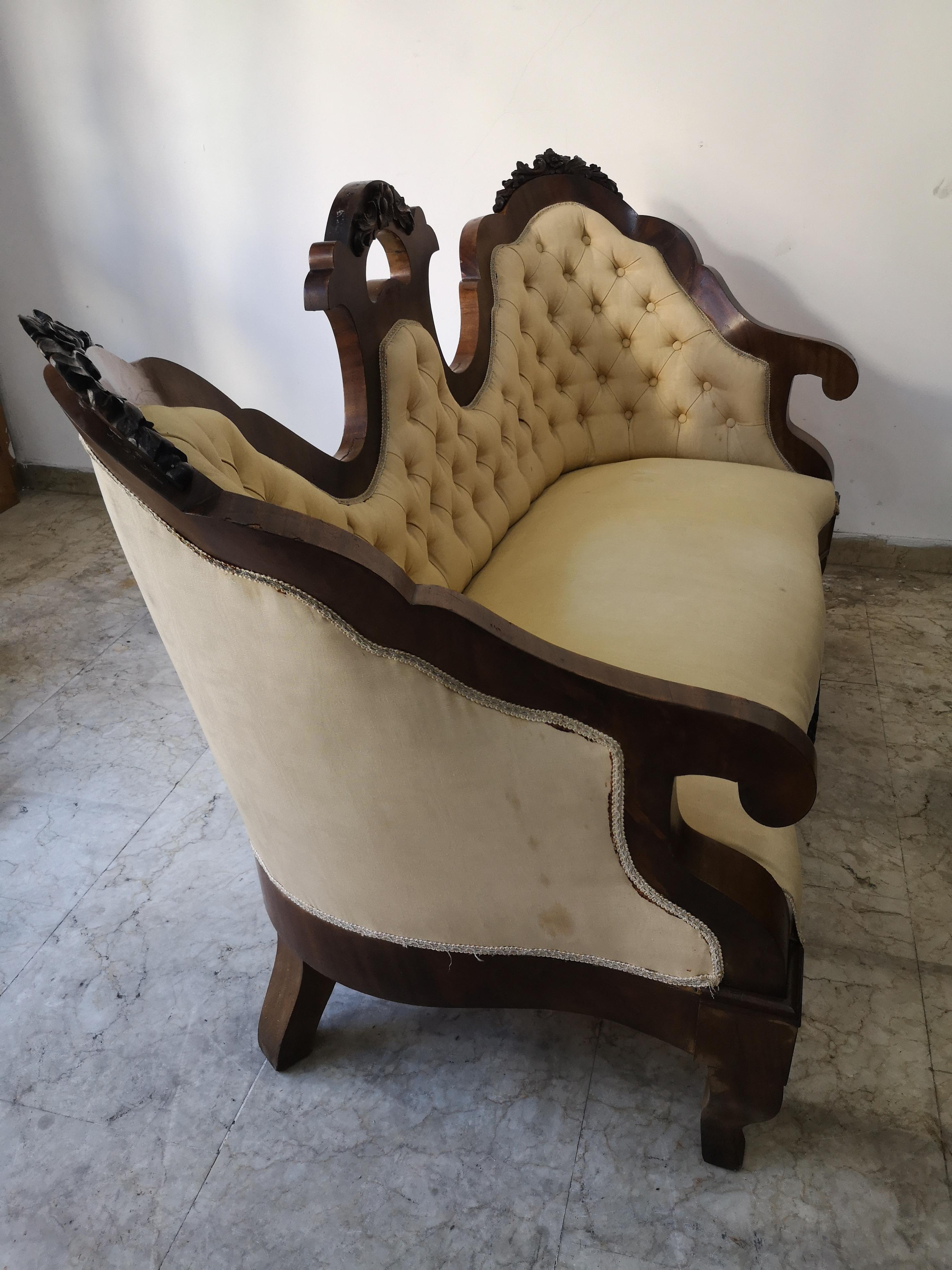 Zweisitziges Louis-Philippe-Sofa aus Nussbaum und Stoff, 19. Jahrhundert im Angebot 9