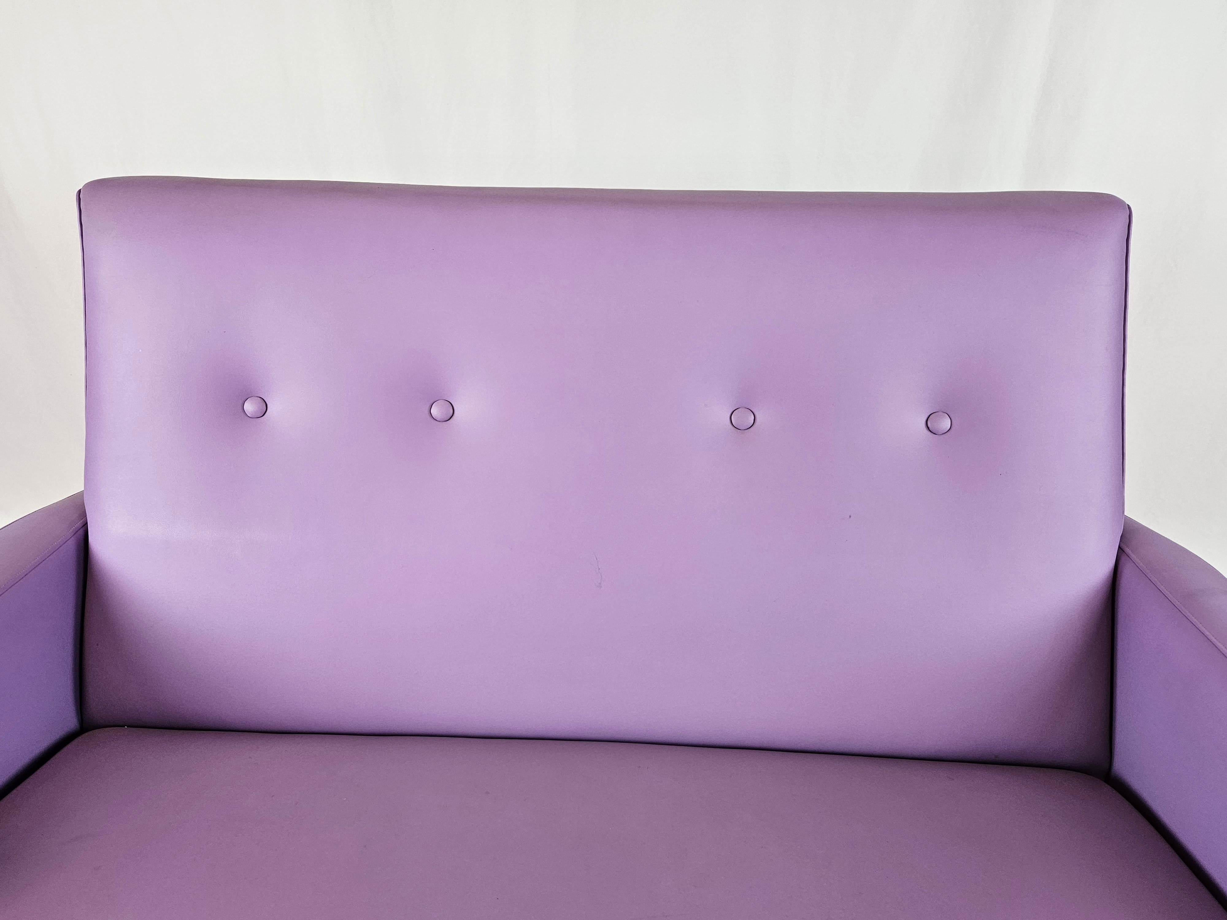 Italian Mid Century two-seater sofa in lilac leatherette and iron For Sale