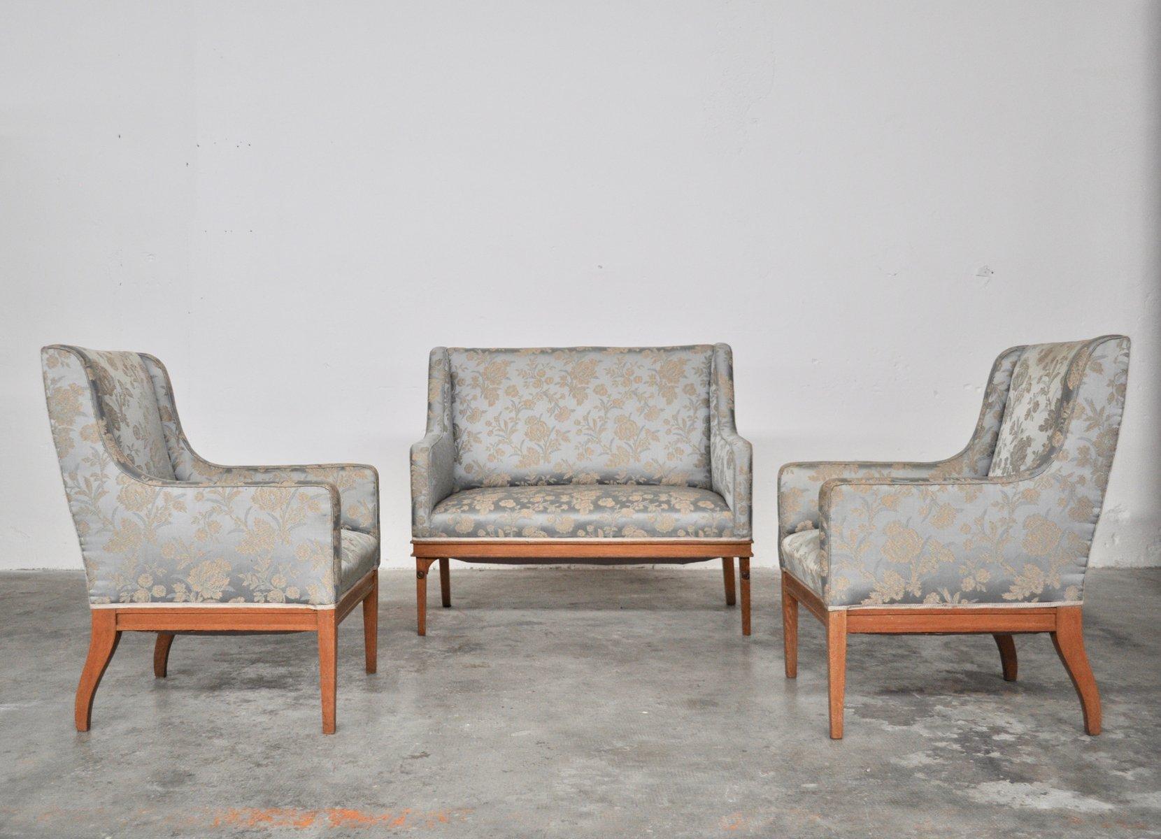 Vintage Ash Living Room Set with Floral Upholstery - 1930s Years

Elegant parlor set dating from the 1930s, consisting of:

1 two-seater sofa

2 matching armchairs

The frame is made of solid ash wood, sturdy and well-proportioned, enhancing the