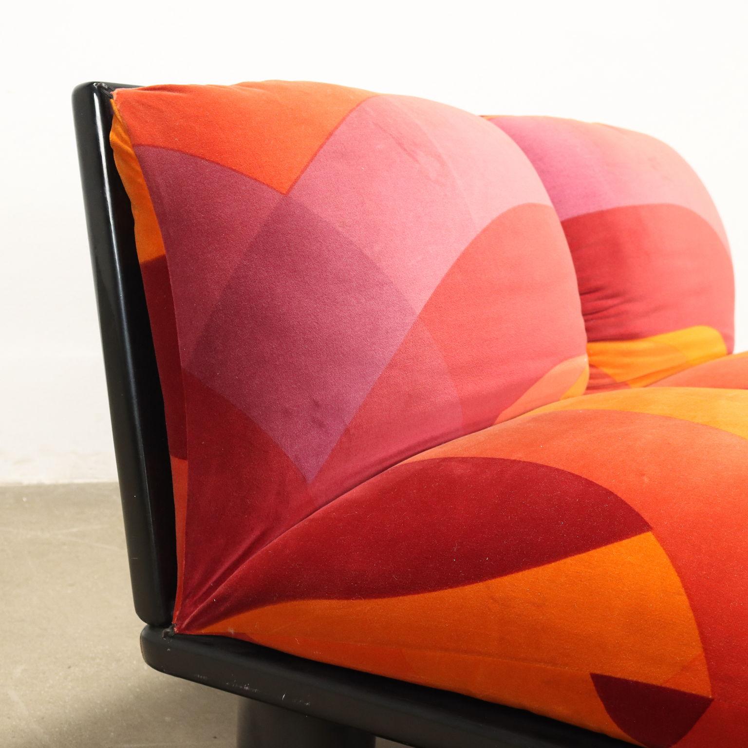 Mid-Century Modern Sofa and Coffee Table 'Blop' by Carlo Bartoli in velvet in shades of red 1970s