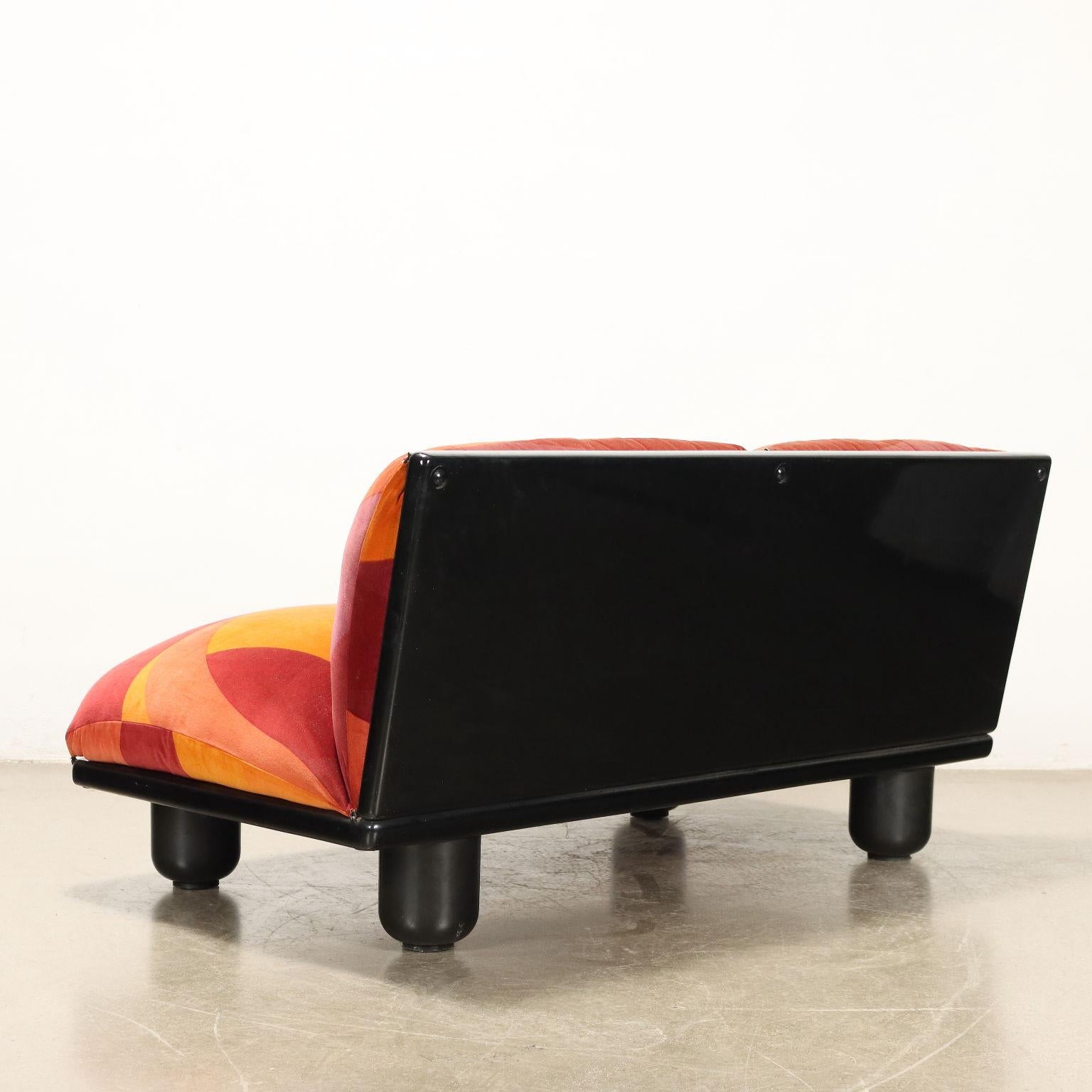 Sofa and Coffee Table 'Blop' by Carlo Bartoli in velvet in shades of red 1970s In Good Condition In Milano, IT
