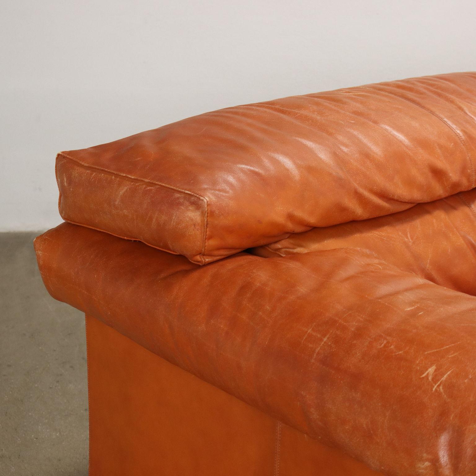 Italian 'Erasmo' sofa by Afra and Tobia Scarpa for B&B 1970s-80s For Sale