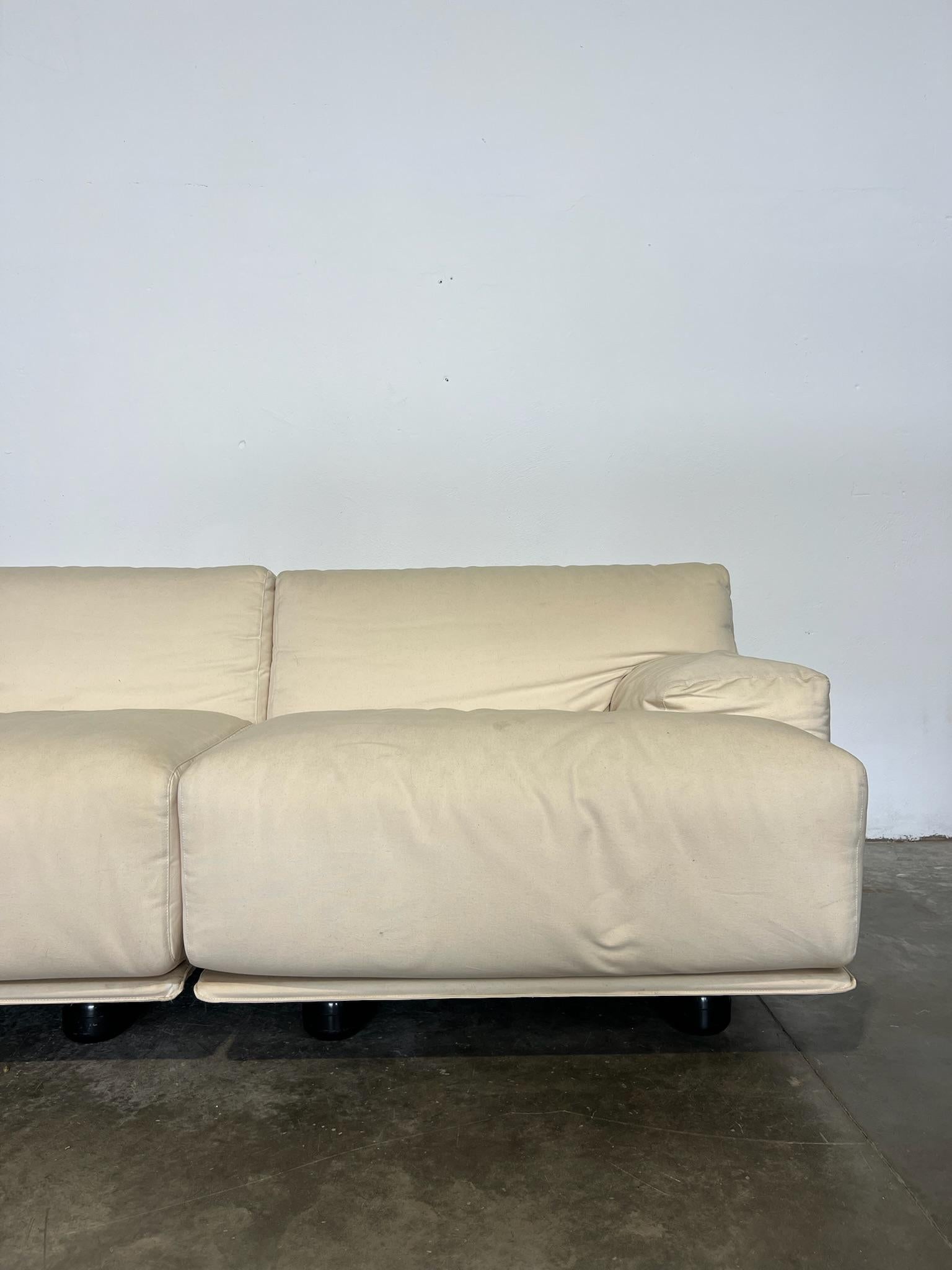 Divano Fiandra Vico Magistretti per Cassina Moderno de mediados de siglo en venta
