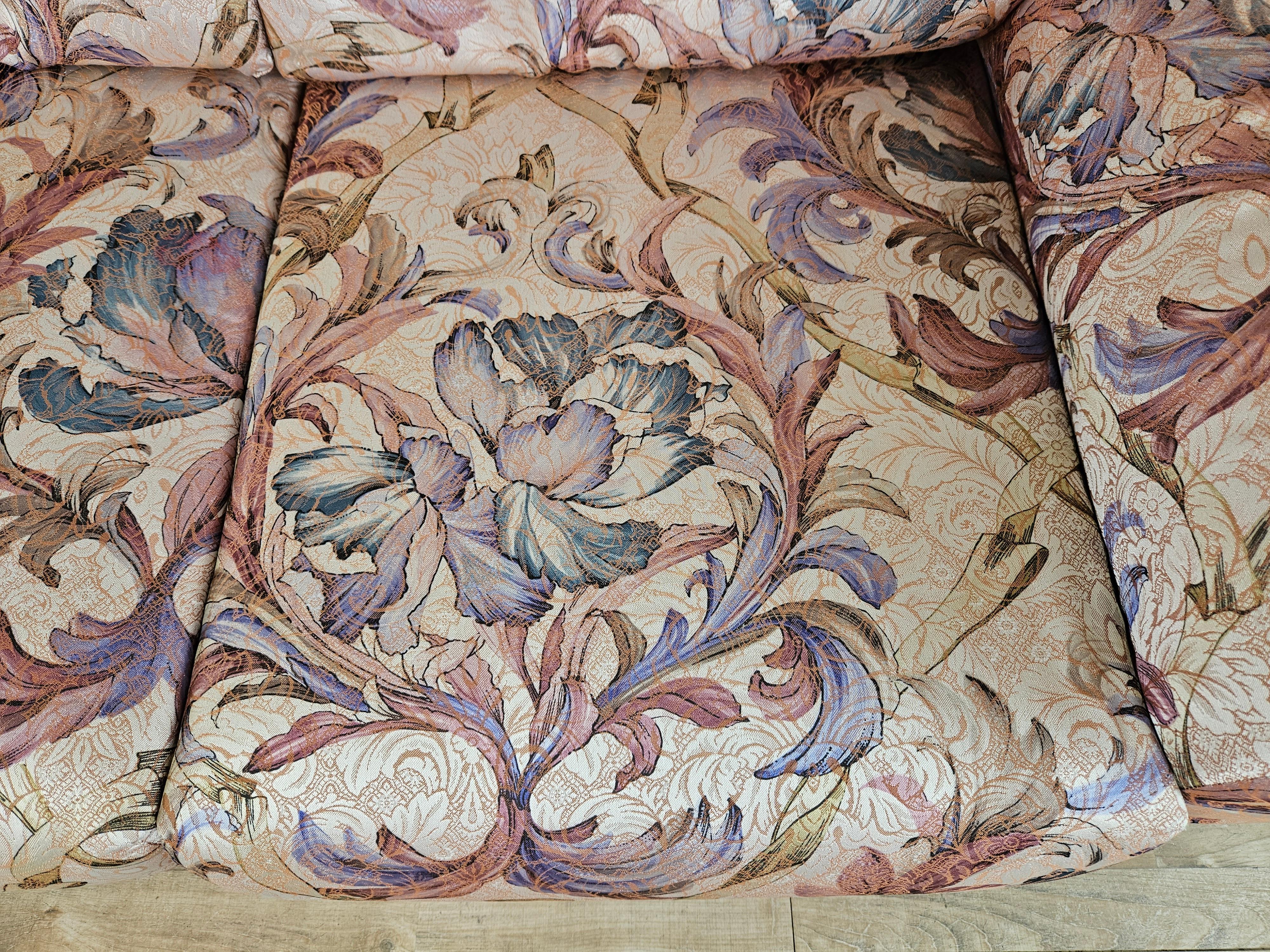 Floral three-seater sofa from the 1970s For Sale 1