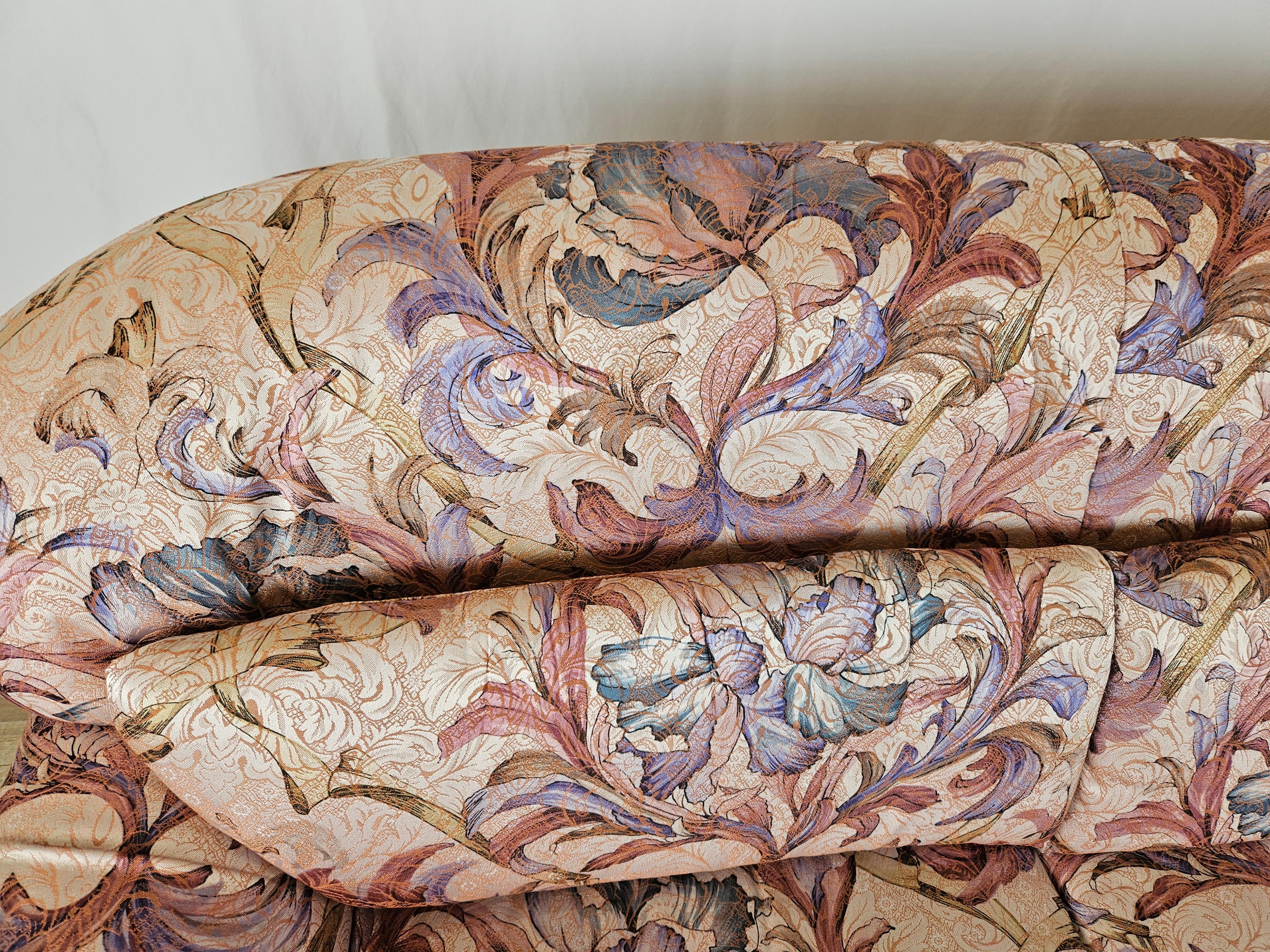 Italian Floral three-seater sofa from the 1970s For Sale