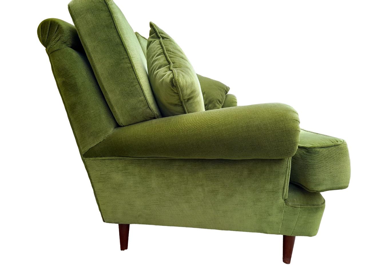 Mid-20th Century Italy 1960s two-seat upholstered sofa in green velvet For Sale