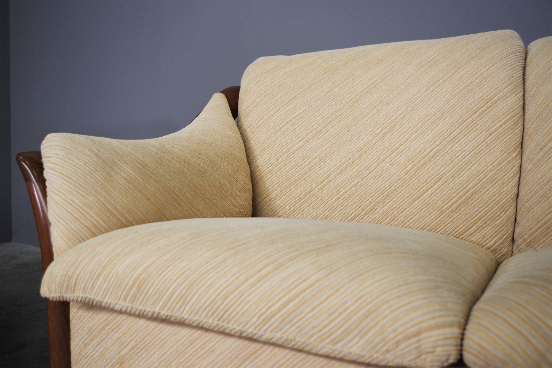 Holzsofa und Sessel von Mobil Girgi, 1970er Jahre, 3er-Set (18th Century and Earlier) im Angebot