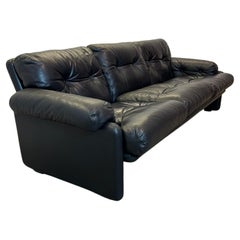 Divano in pelle nera modello Coronado di Tobia Scarpa per B&B Italia