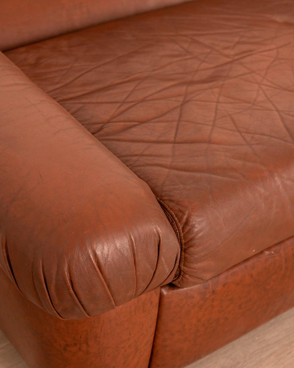 Vintage 1970s leather sofa mod. Soften design Rossi di Albizzate In Good Condition For Sale In None, IT