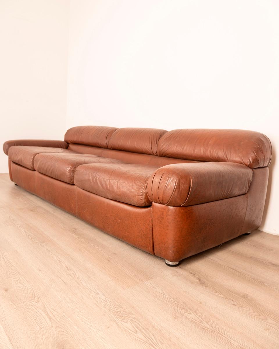 Late 20th Century Vintage 1970s leather sofa mod. Soften design Rossi di Albizzate For Sale