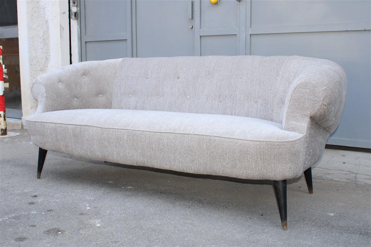 Canapé italien du milieu du siècle Guglielmo Ulrich style tissu chenille gris en vente 4