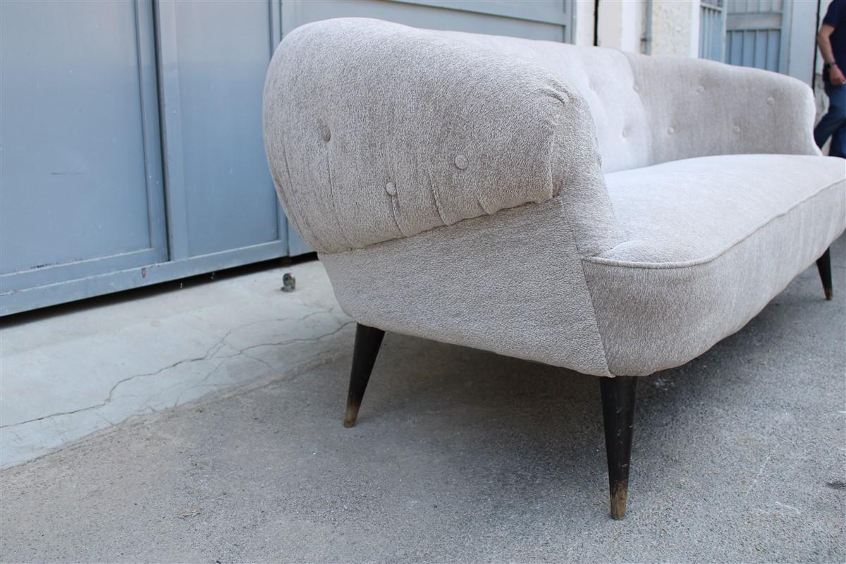 Canapé italien du milieu du siècle Guglielmo Ulrich style tissu chenille gris en vente 6
