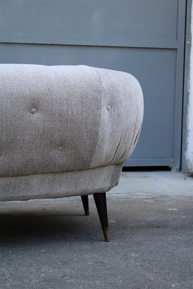 Canapé italien du milieu du siècle Guglielmo Ulrich style tissu chenille gris en vente 10