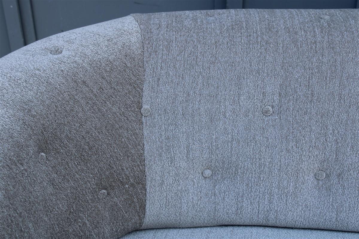 Italian Canapé italien du milieu du siècle Guglielmo Ulrich style tissu chenille gris en vente